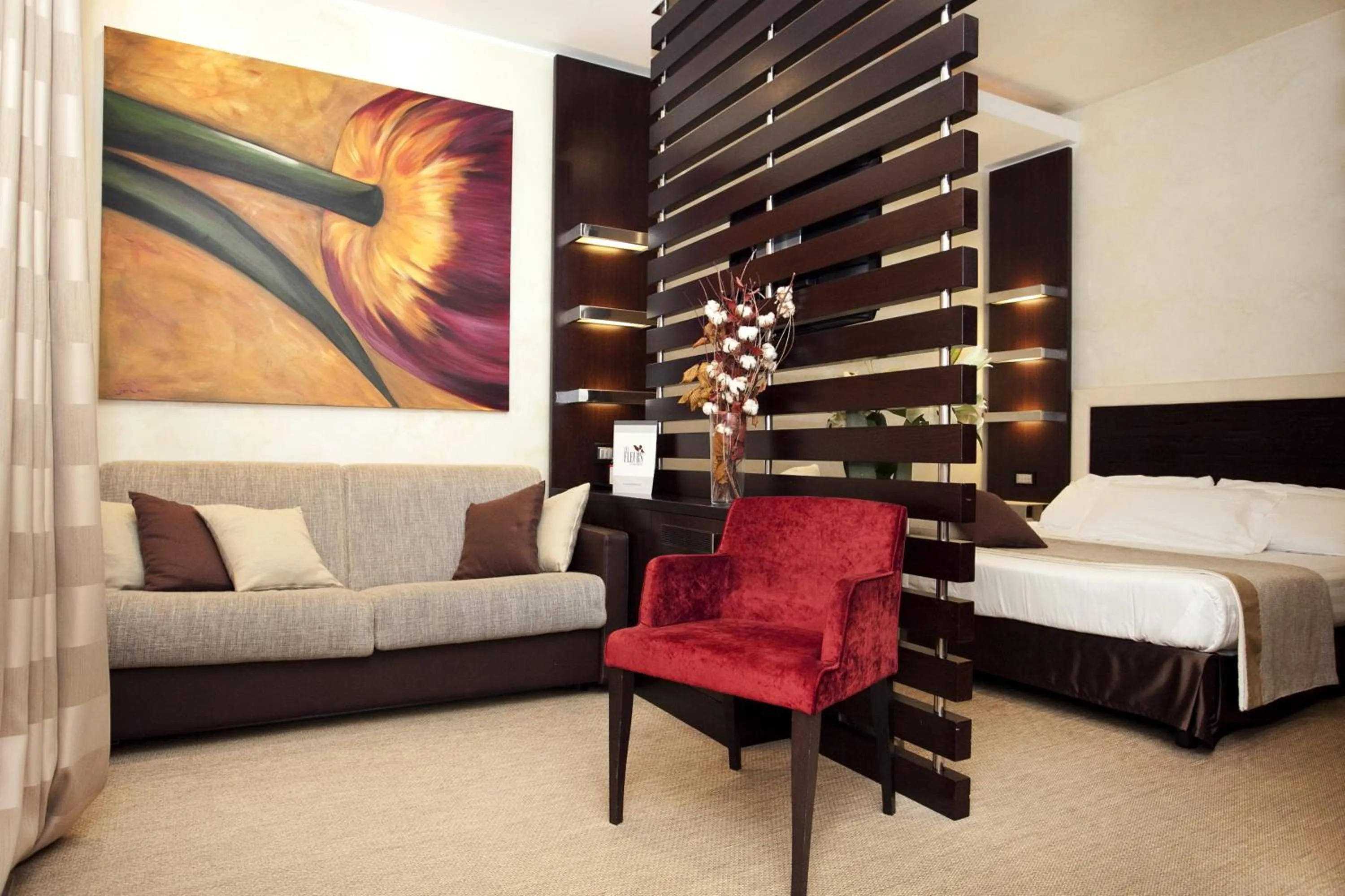 Photo of the whole room, Bed in Les Fleurs Luxury House