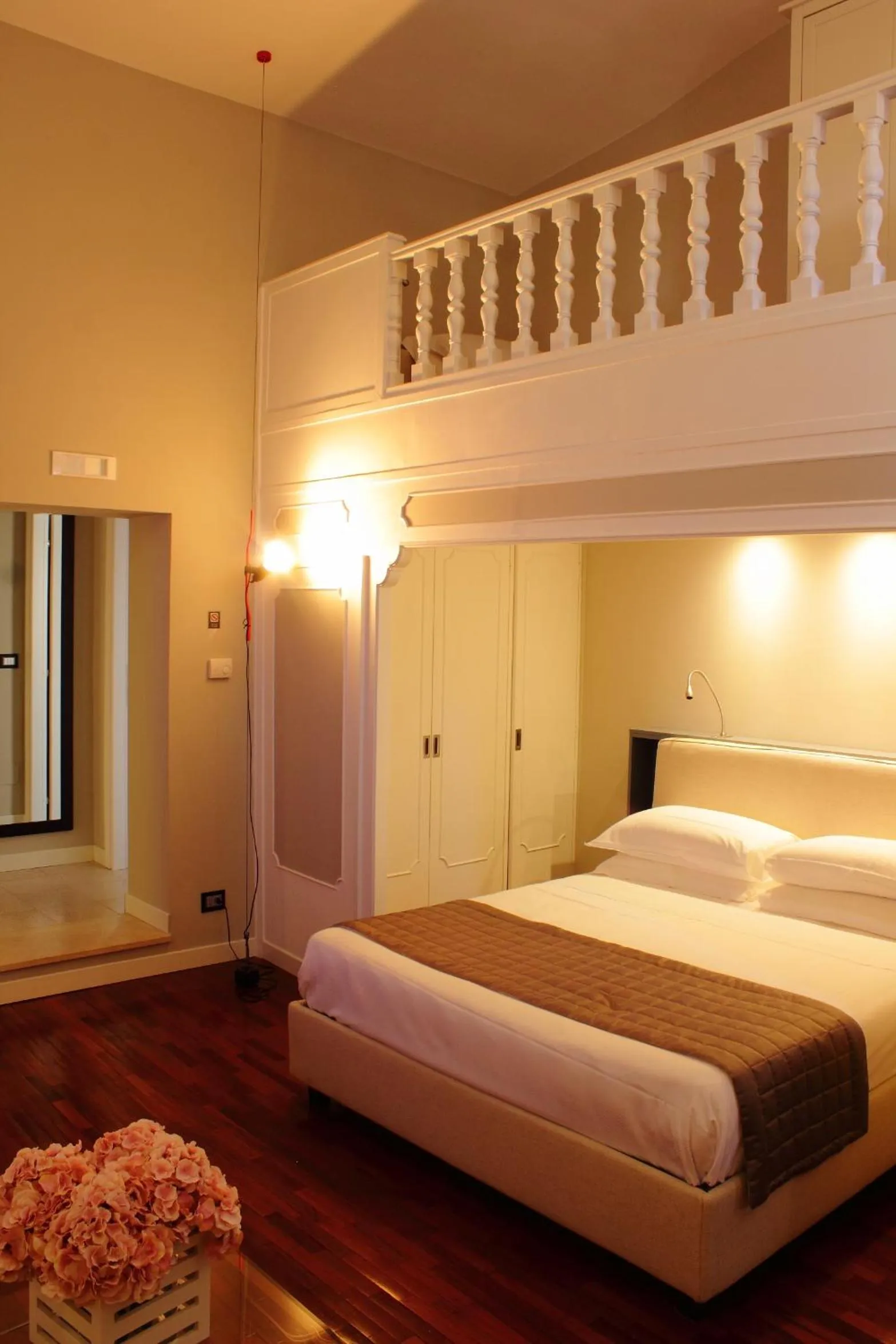 Photo of the whole room, Bed in Les Fleurs Luxury House