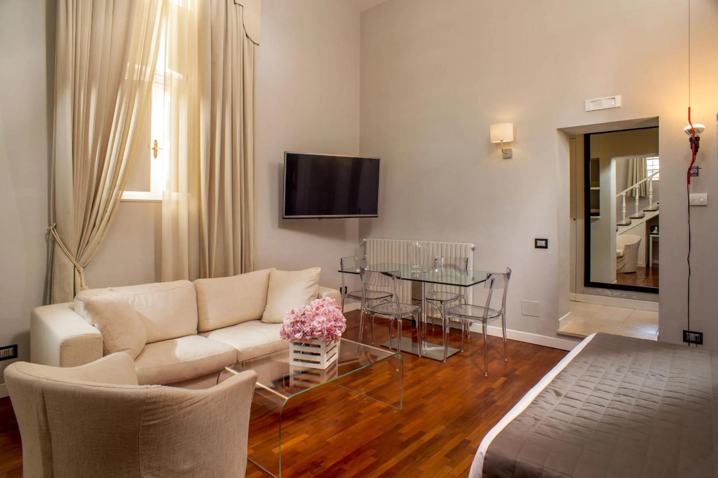 Decorative detail in Les Fleurs Luxury House