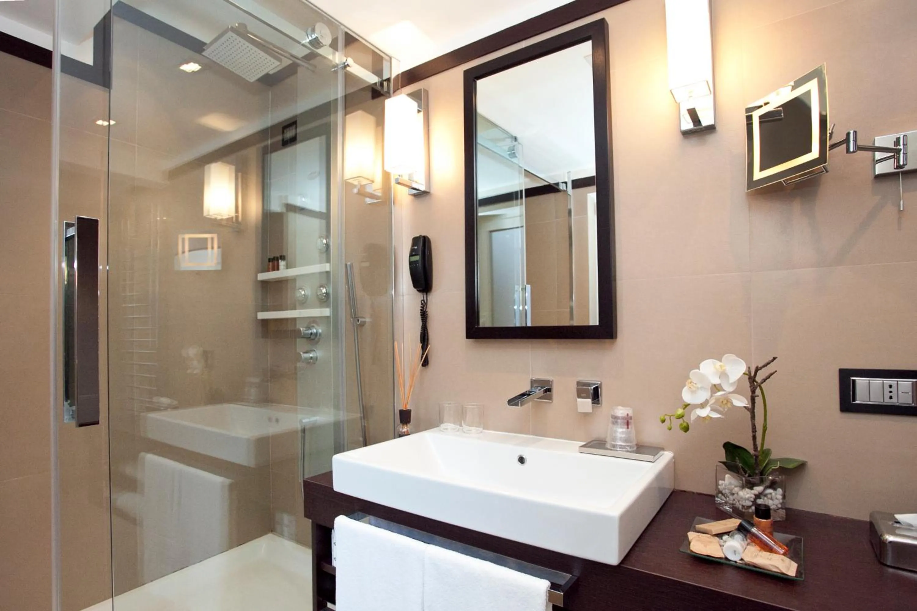 Bathroom in Les Fleurs Luxury House