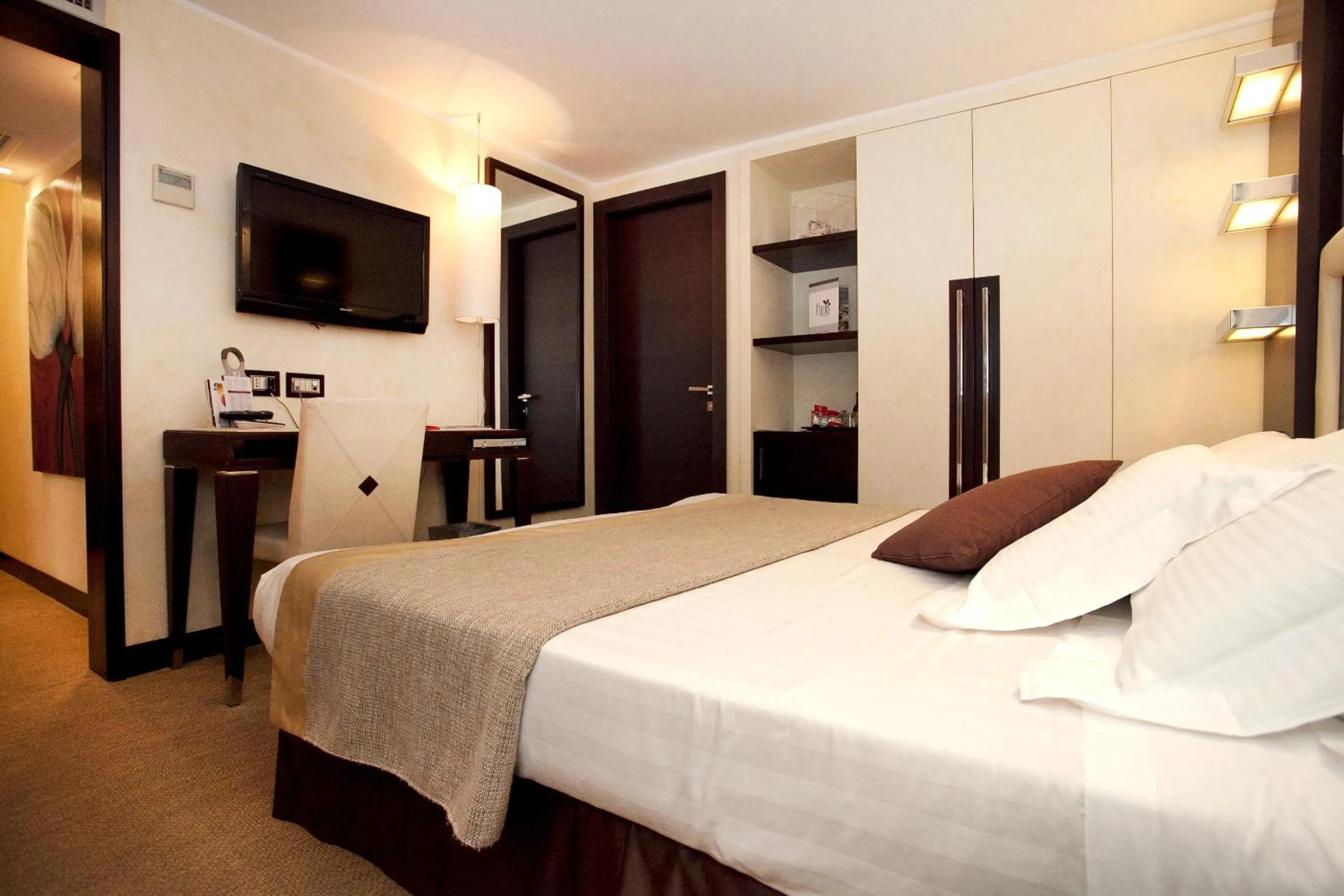 Bedroom, Bed in Les Fleurs Luxury House