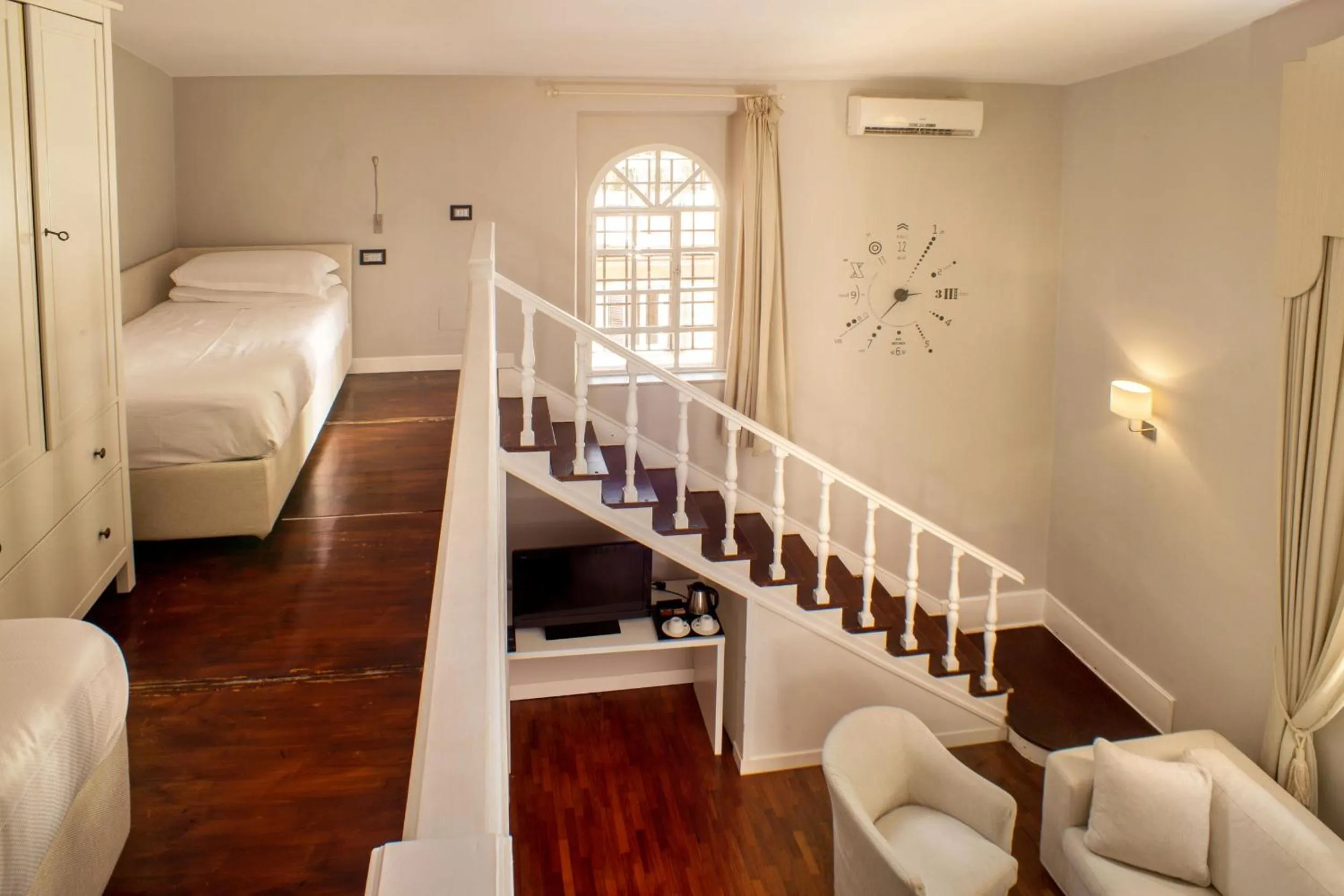 Bed in Les Fleurs Luxury House