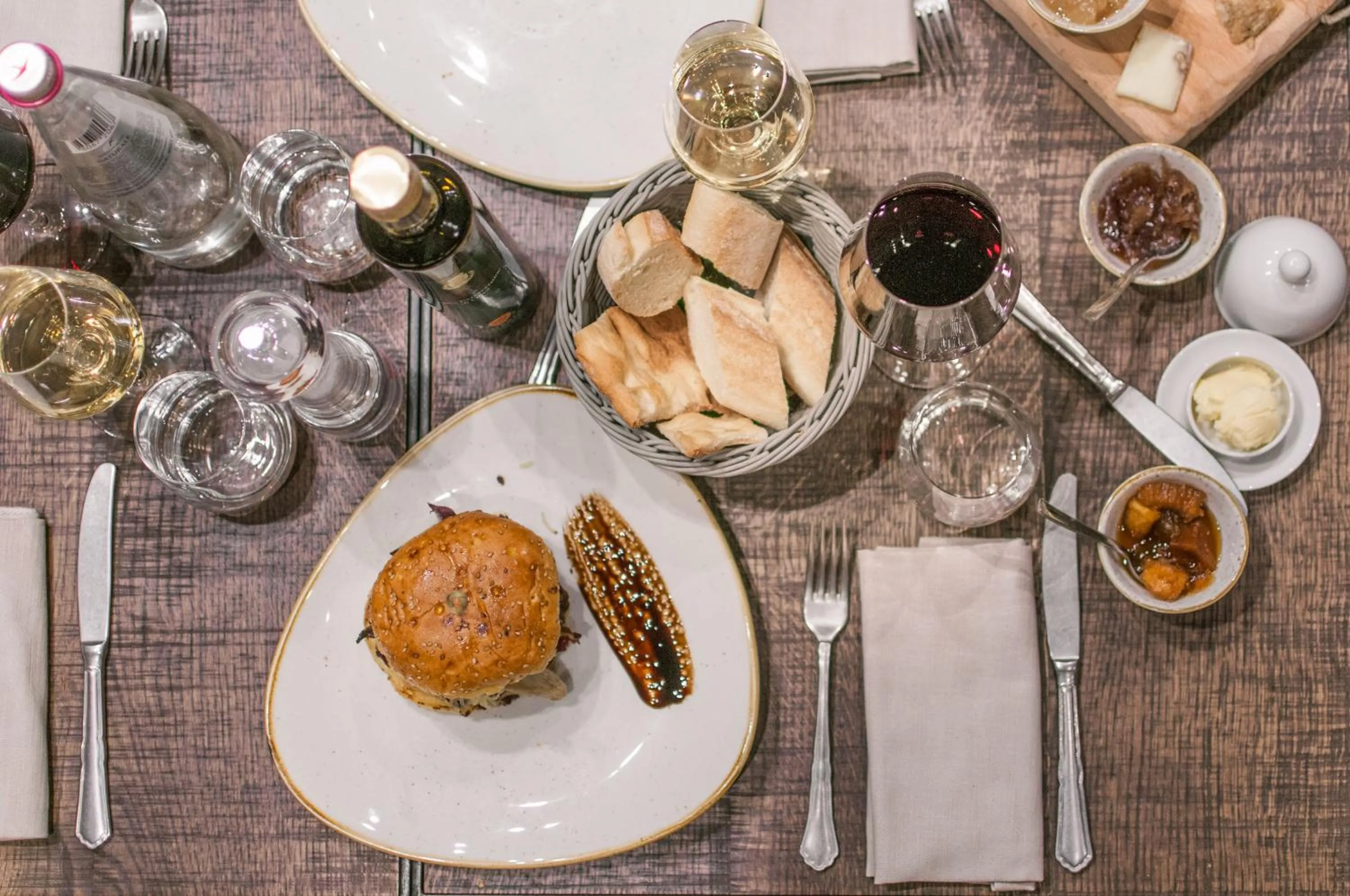 Food and drinks in Les Fleurs Luxury House