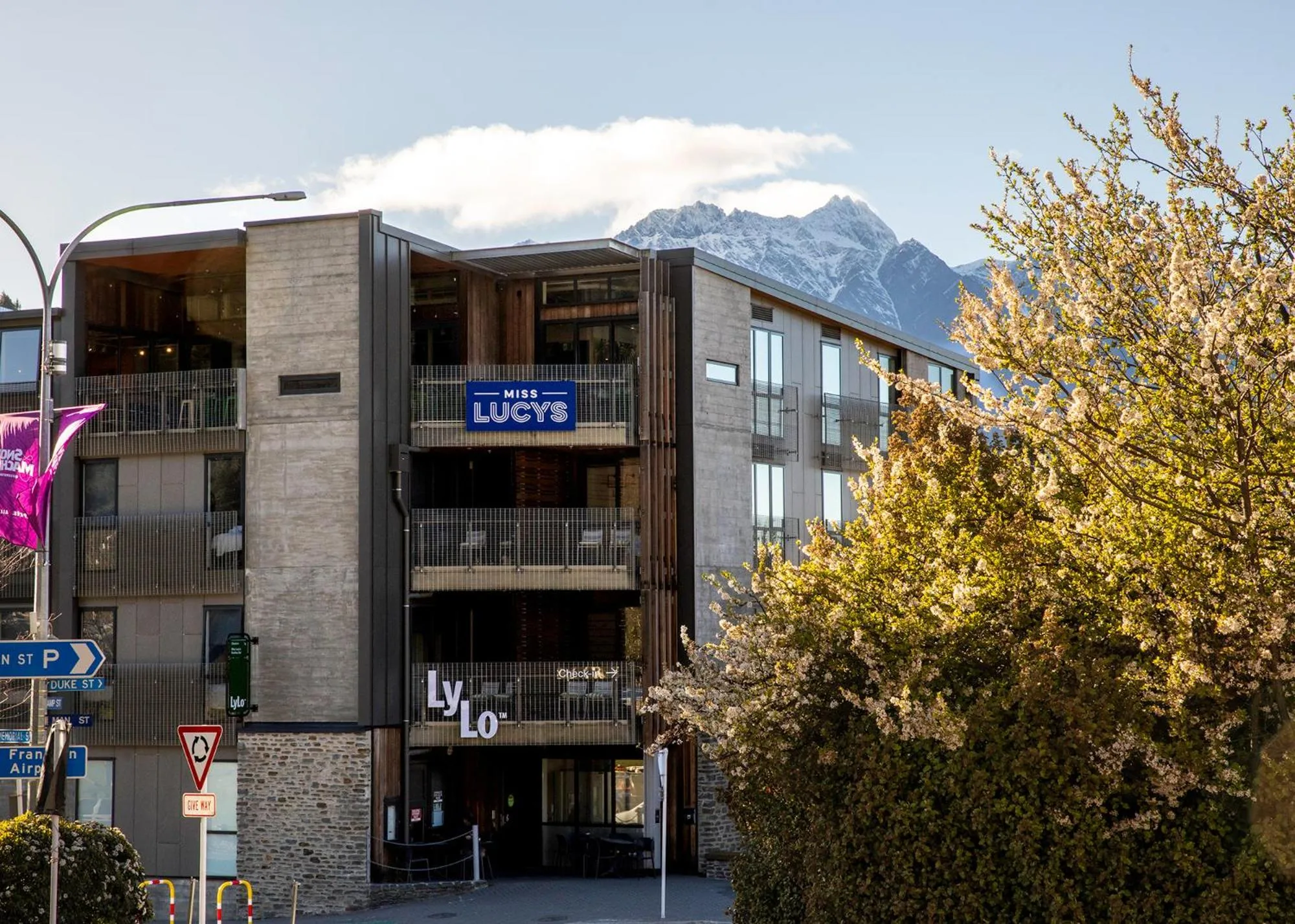 Property Building in Jucy Snooze Queenstown