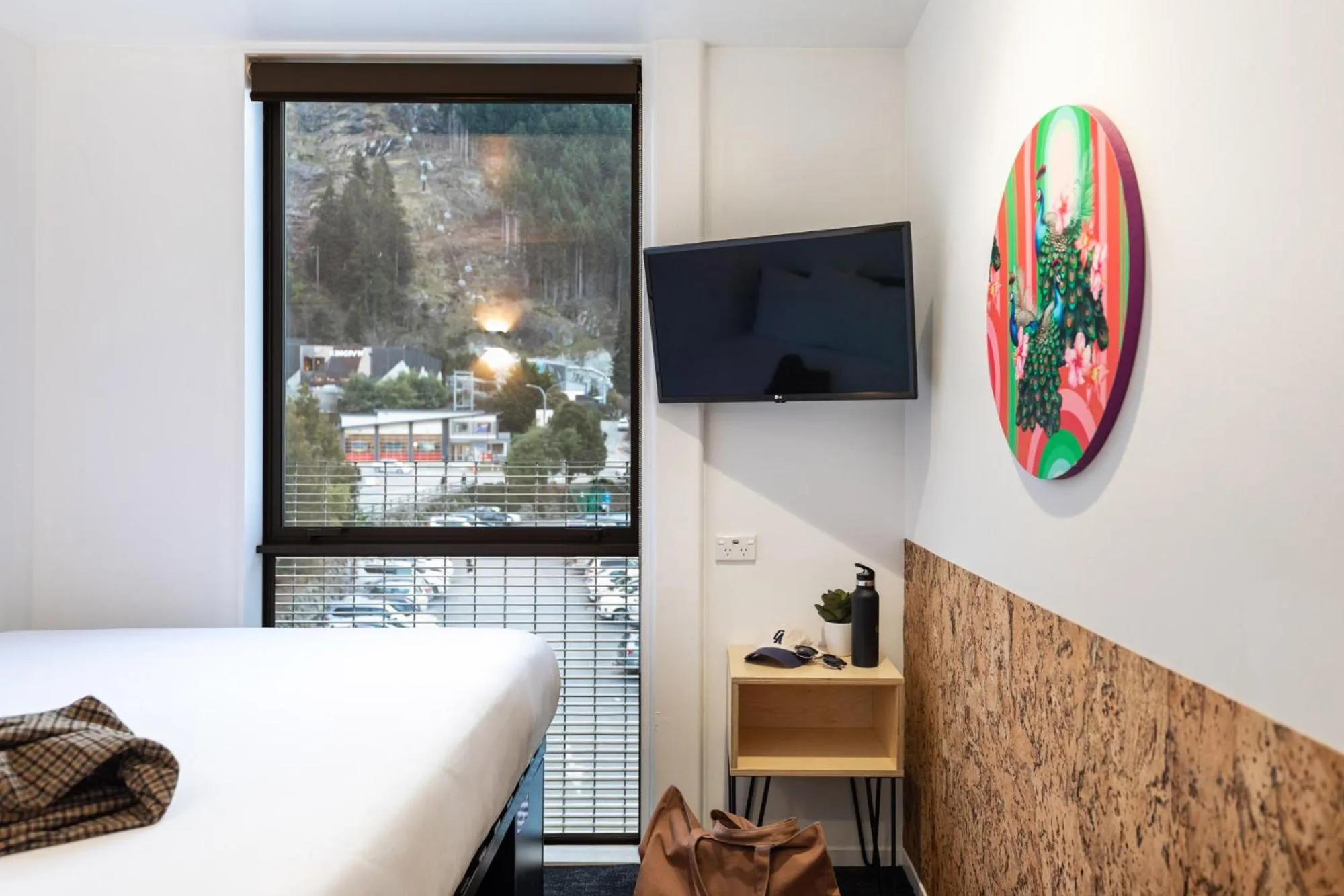 TV and multimedia, Bed in Jucy Snooze Queenstown