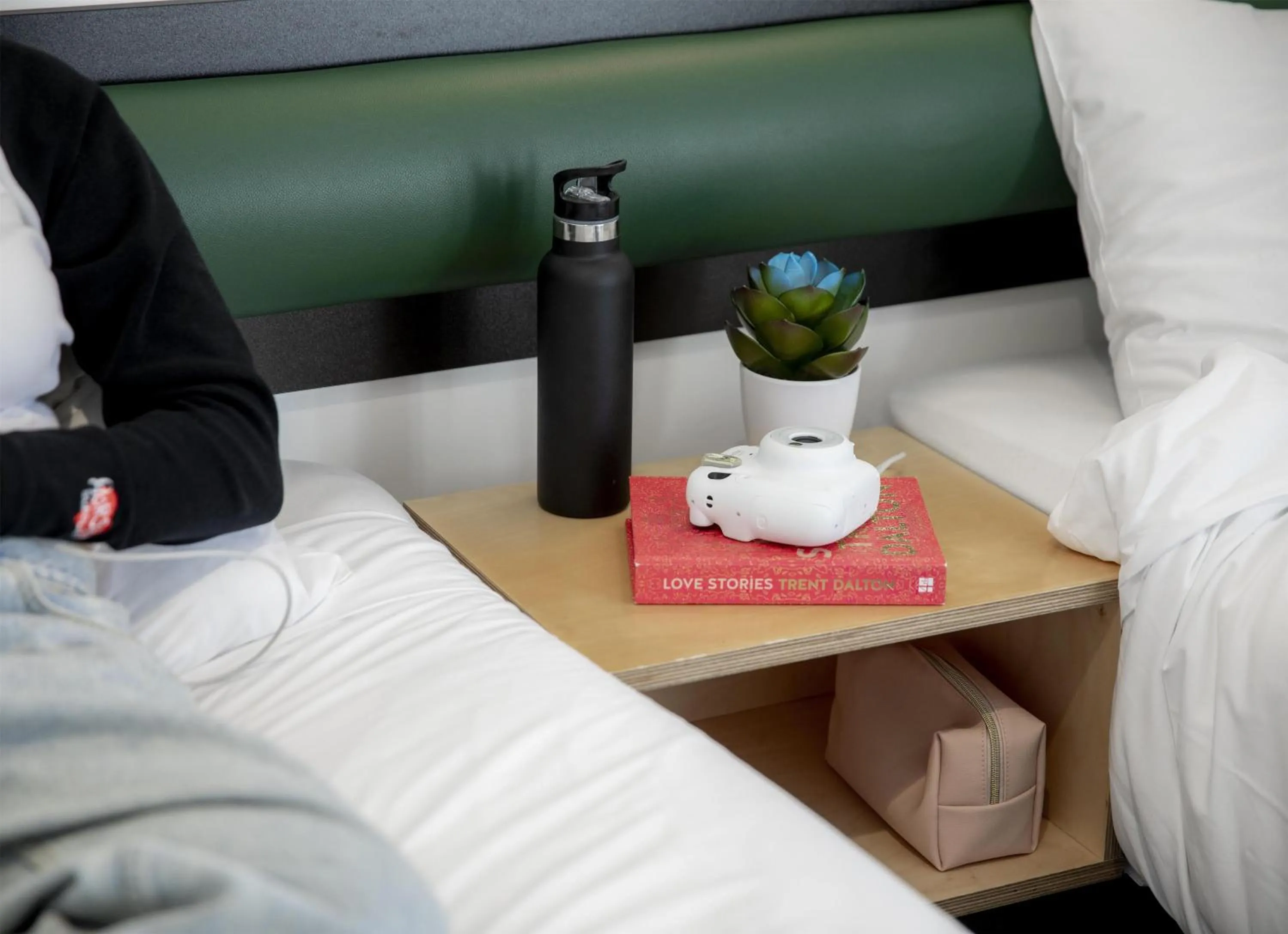 Bedroom, Bed in LyLo Queenstown