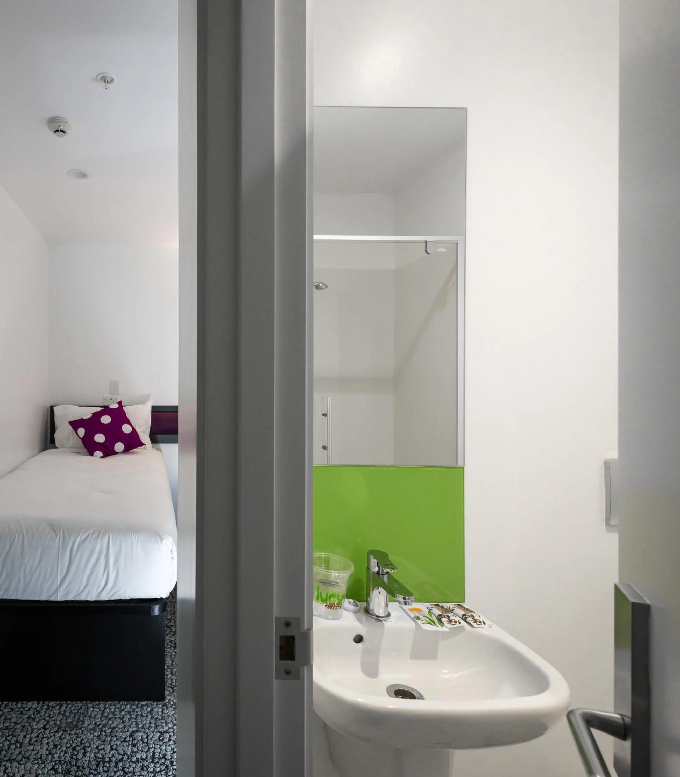 Shower, Bed in Jucy Snooze Queenstown