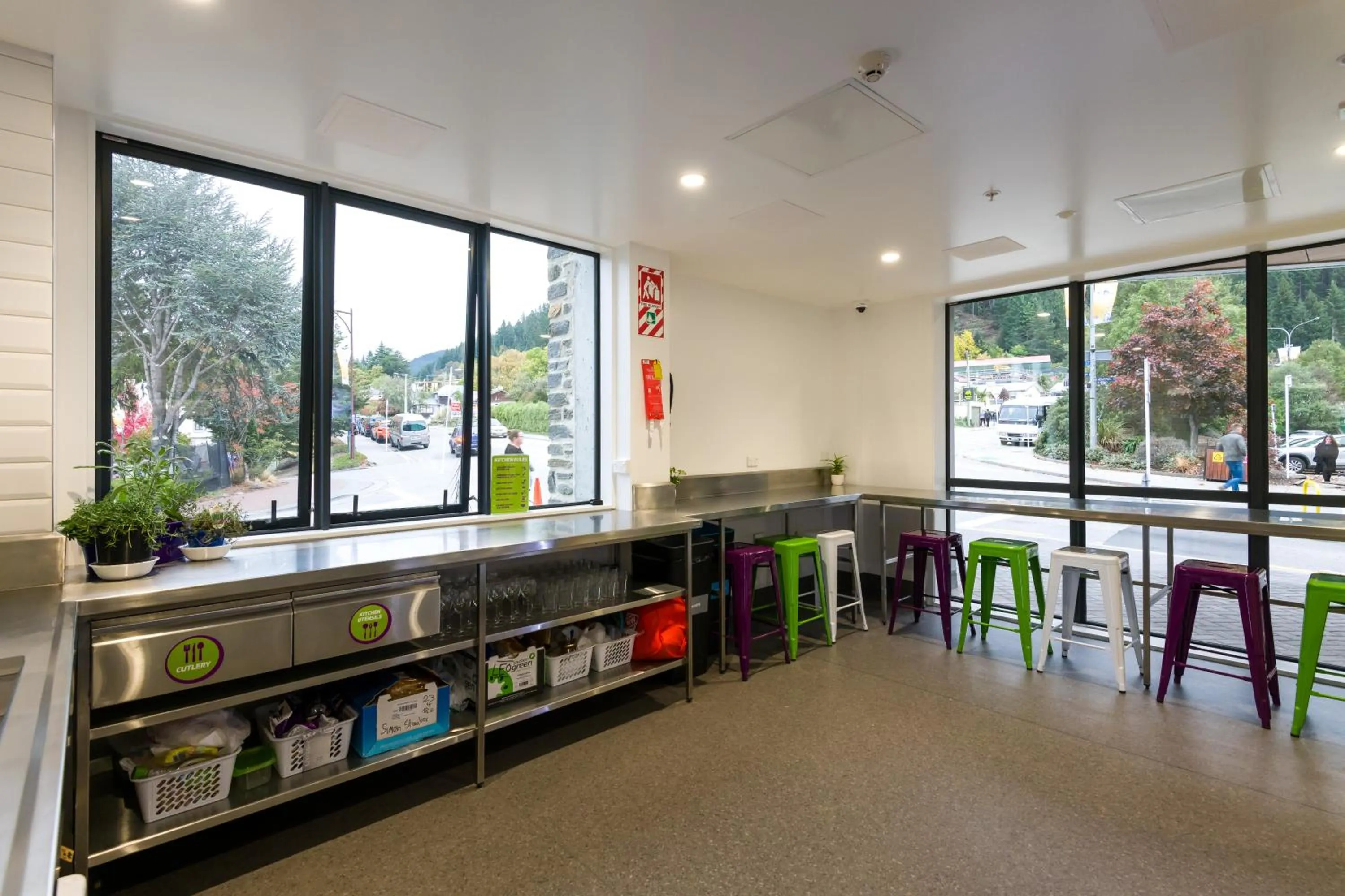 Communal kitchen in Jucy Snooze Queenstown