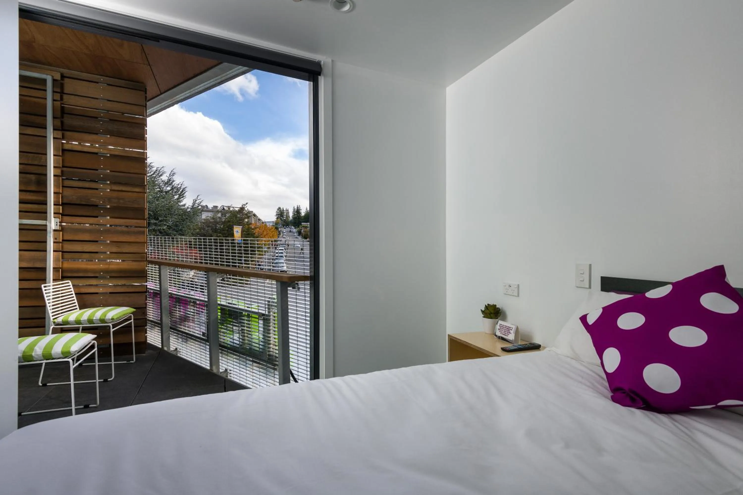 Bed in Jucy Snooze Queenstown