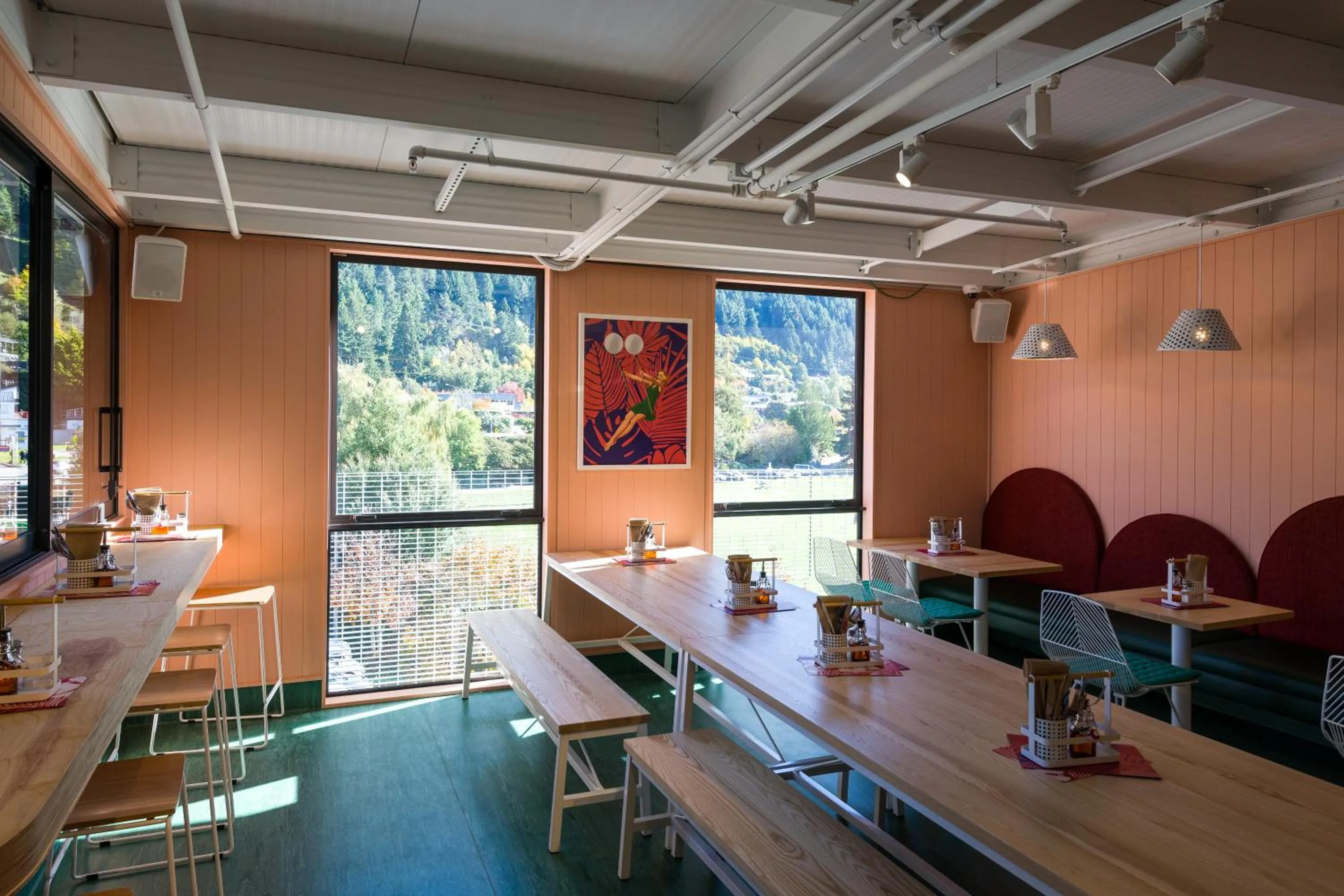 Restaurant/places to eat in Jucy Snooze Queenstown