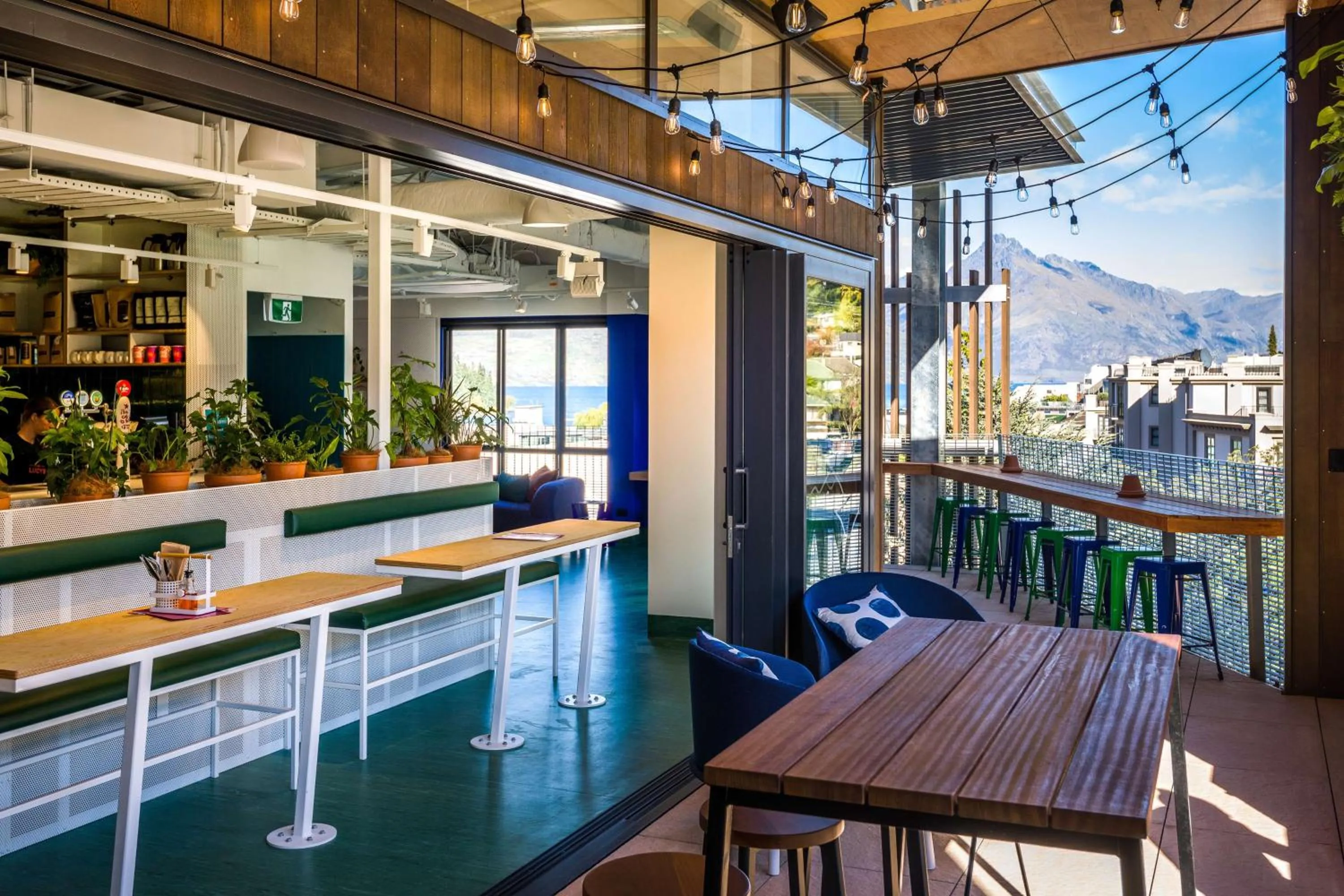 Lounge or bar in LyLo Queenstown