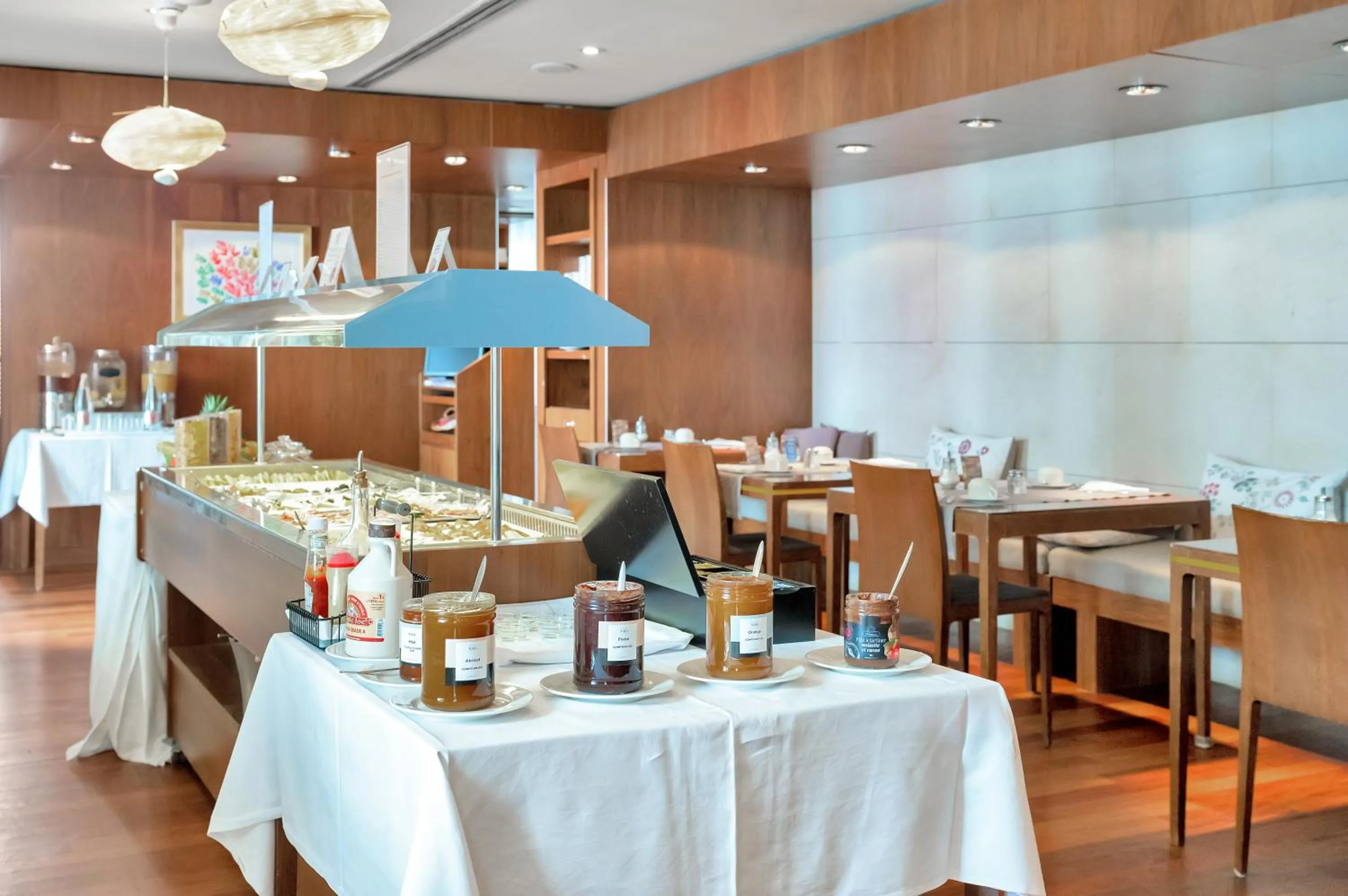 Food and drinks in Hotel Beau Rivage