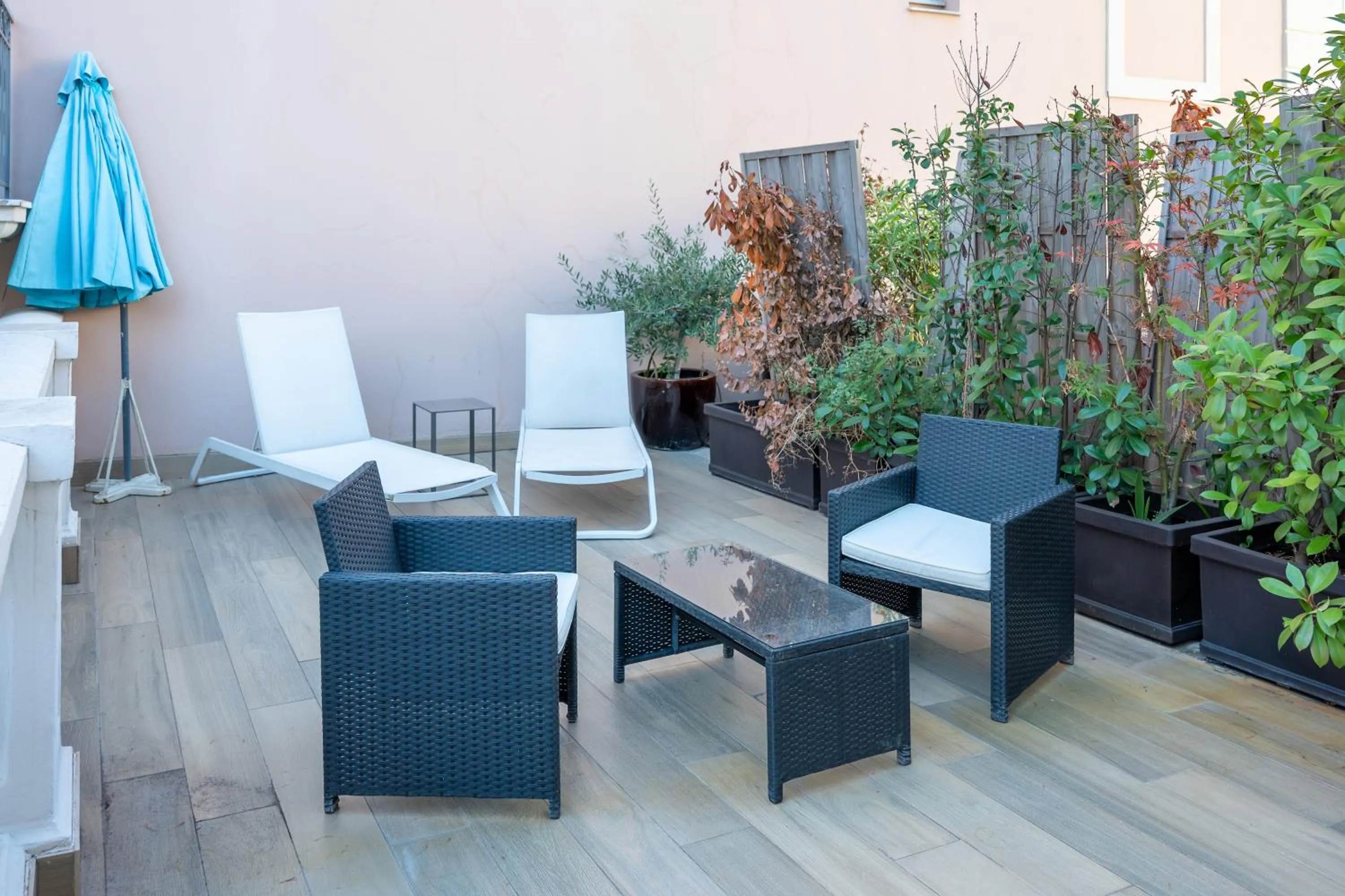 Patio in Hotel Beau Rivage