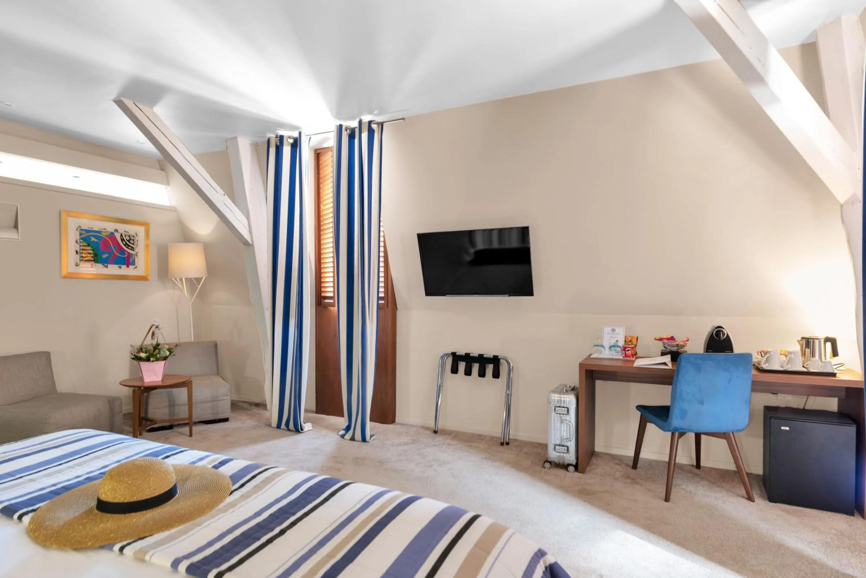 Photo of the whole room, Bed in Hotel Beau Rivage