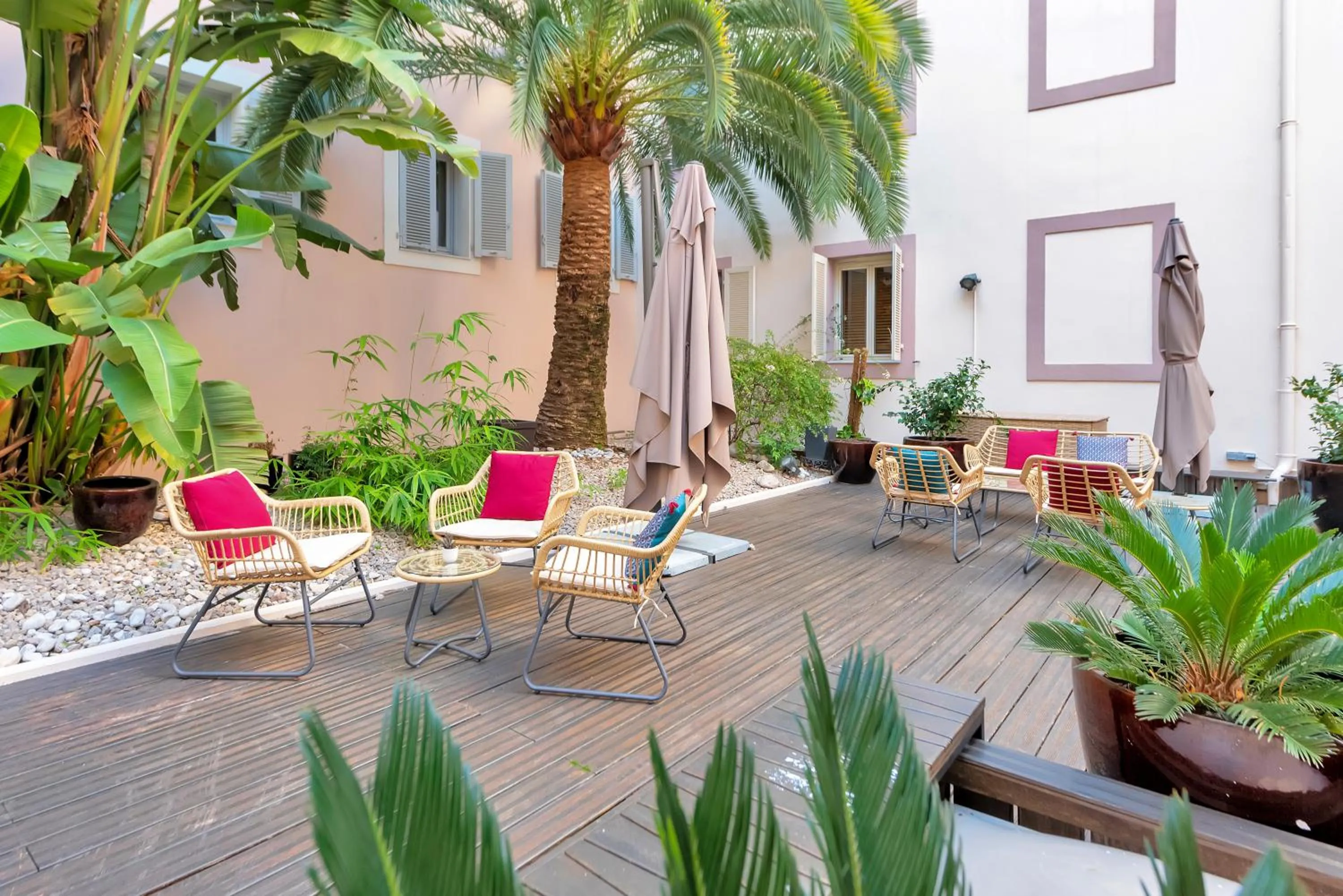 Garden in Hotel Beau Rivage