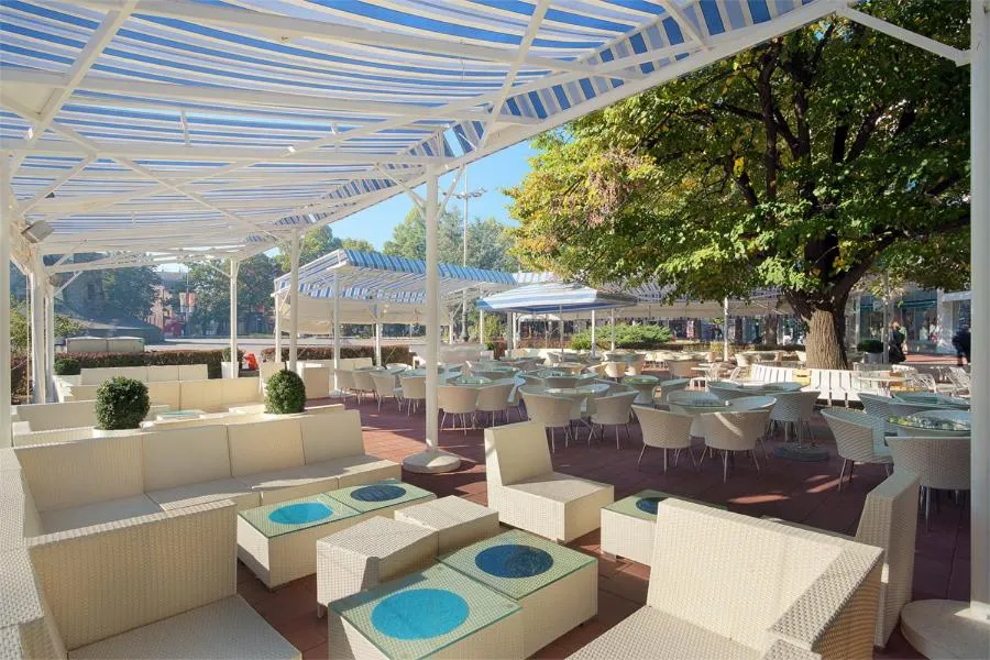 Patio in Hotel Turist