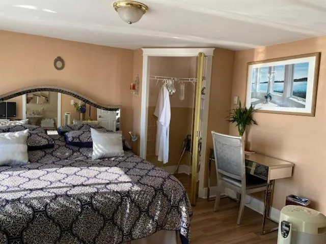 Bed in Ocean Breeze Executive Bed and Breakfast