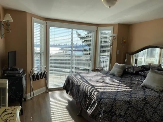 Bed in Ocean Breeze Executive Bed and Breakfast