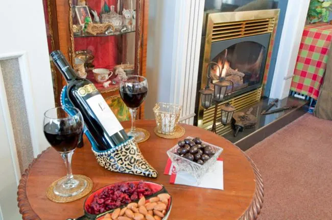 Living room in Ocean Breeze Executive Bed and Breakfast