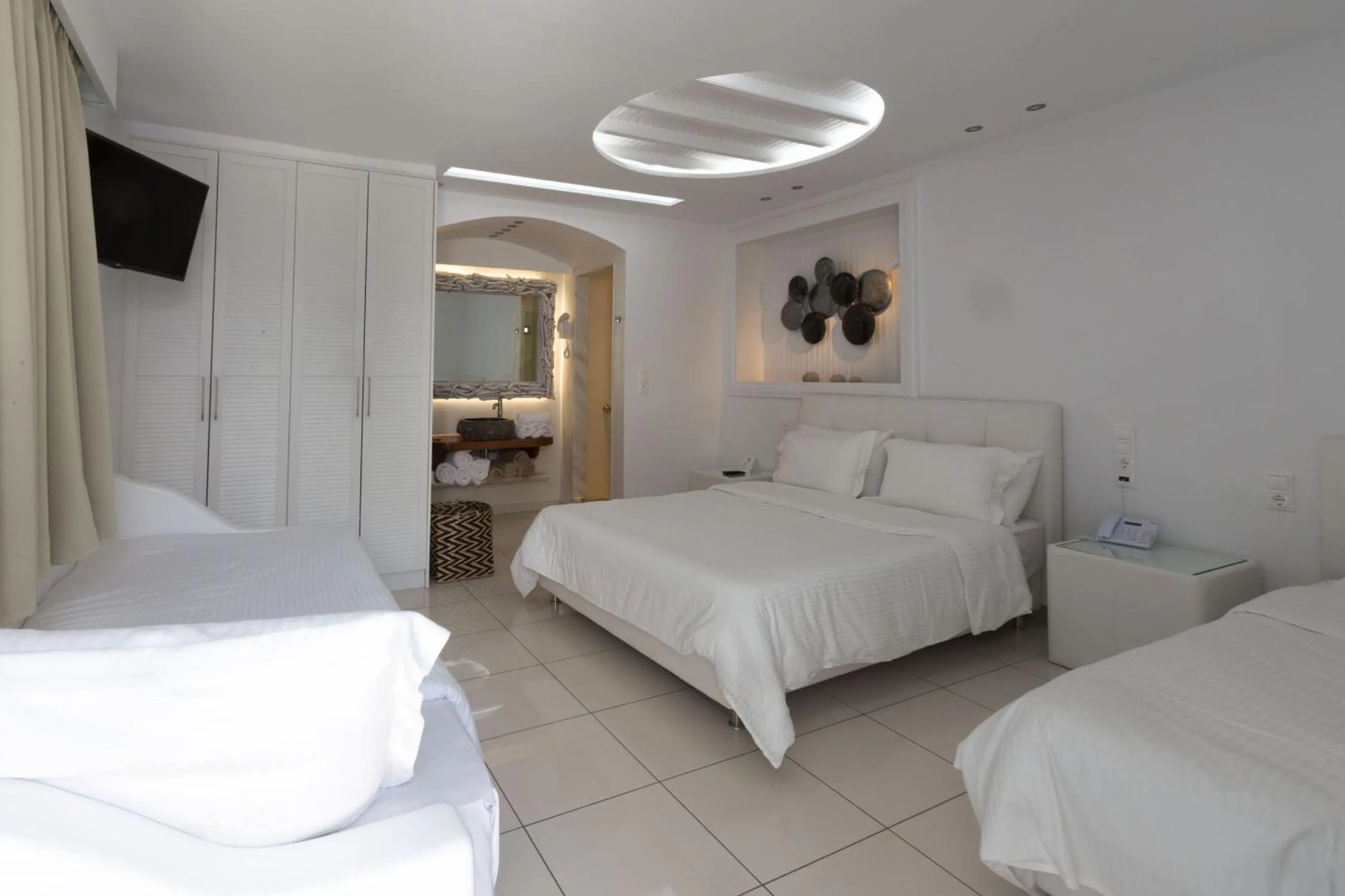 Photo of the whole room, Bed in Ibiscus Boutique