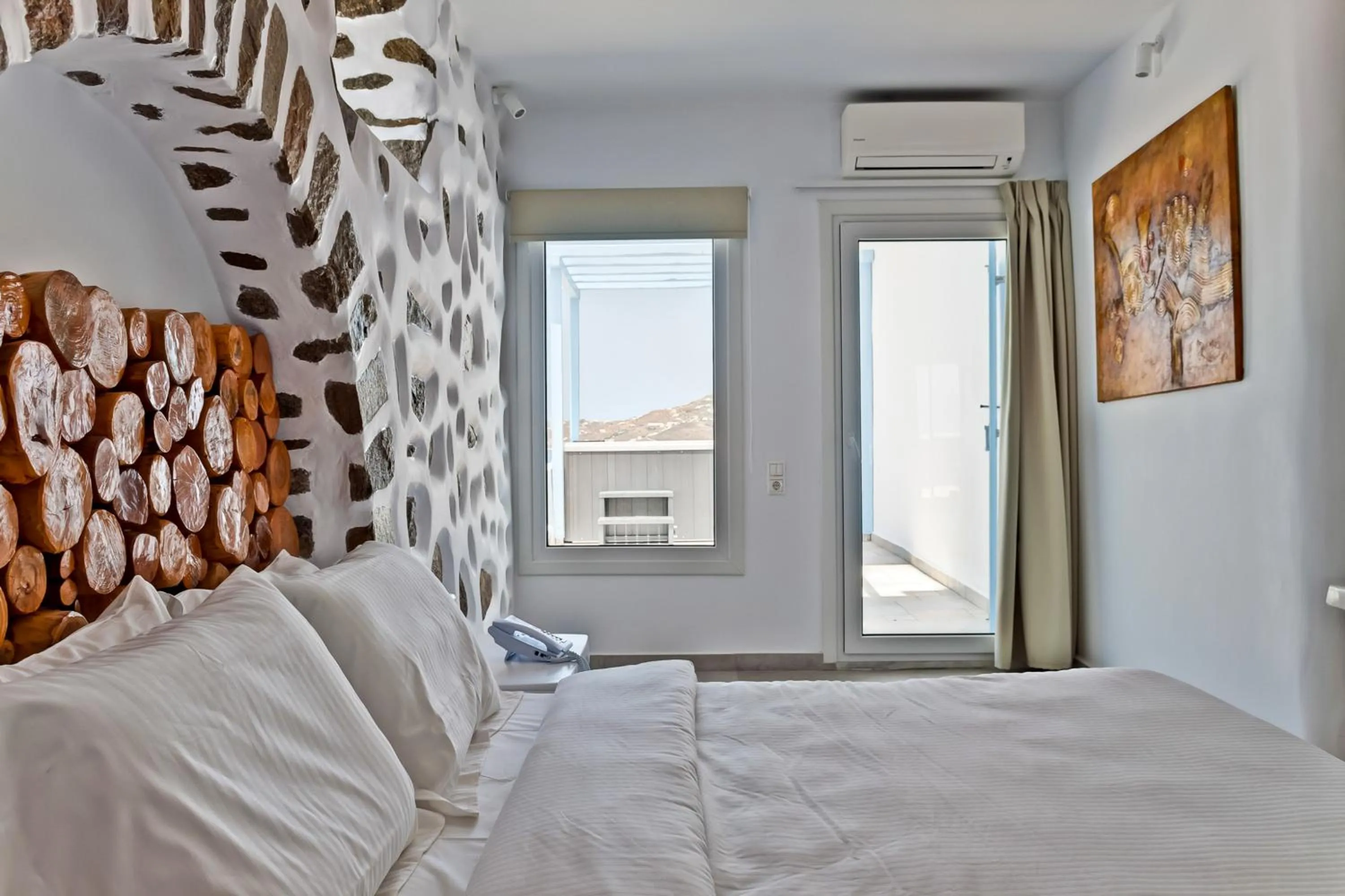 Photo of the whole room, Bed in Ibiscus Boutique