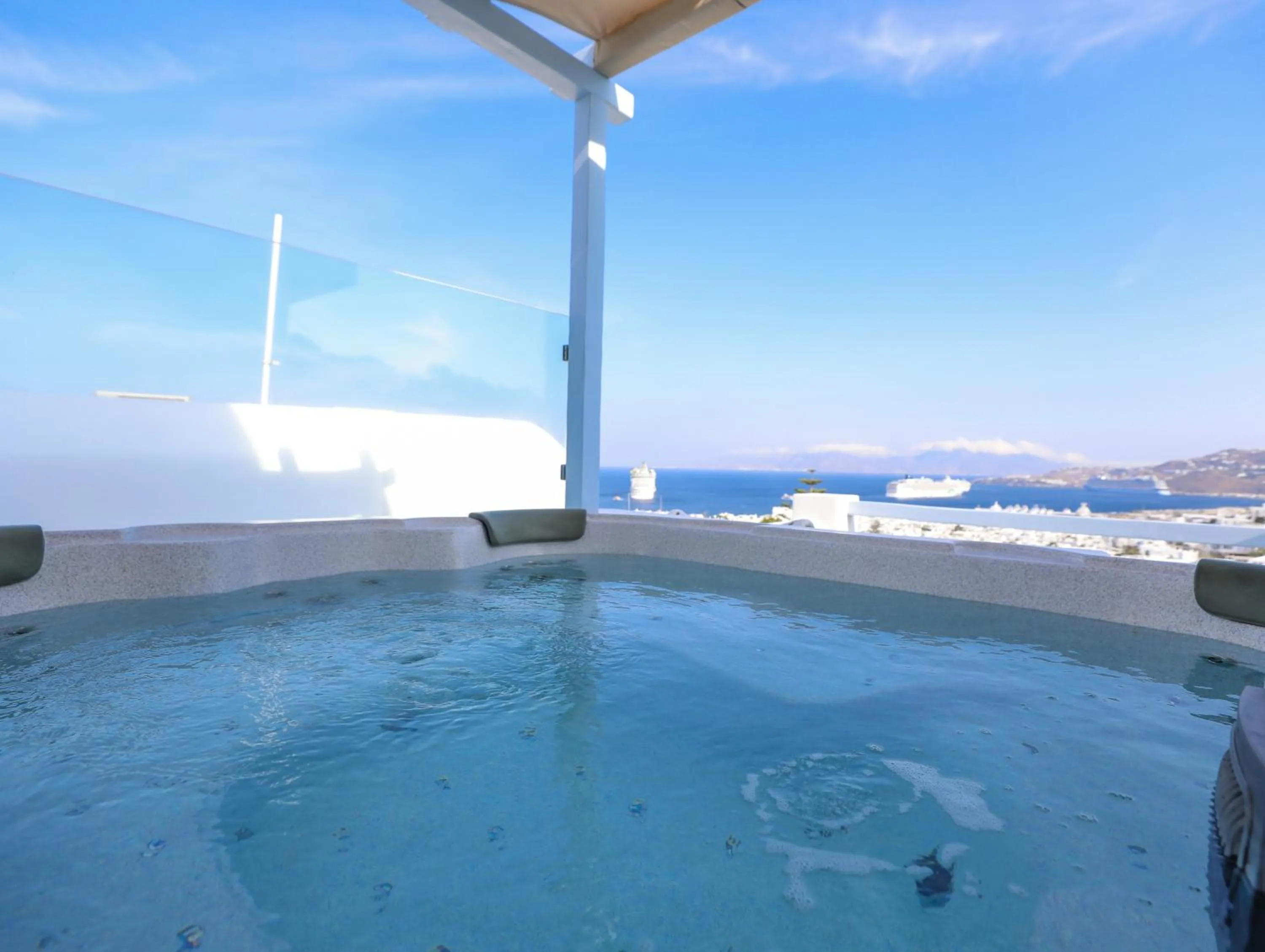 Hot Tub in Ibiscus Boutique