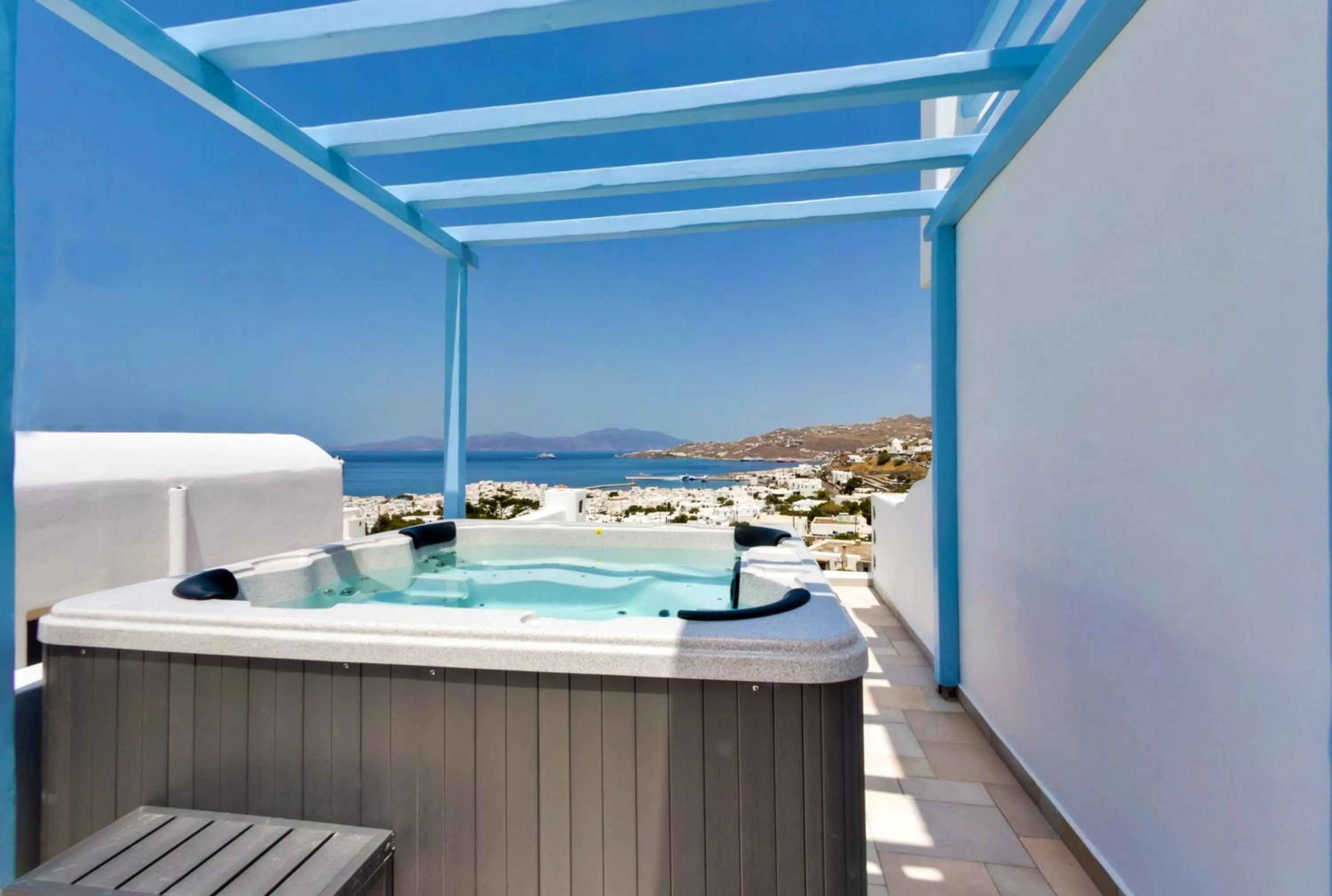 Hot Tub in Ibiscus Boutique