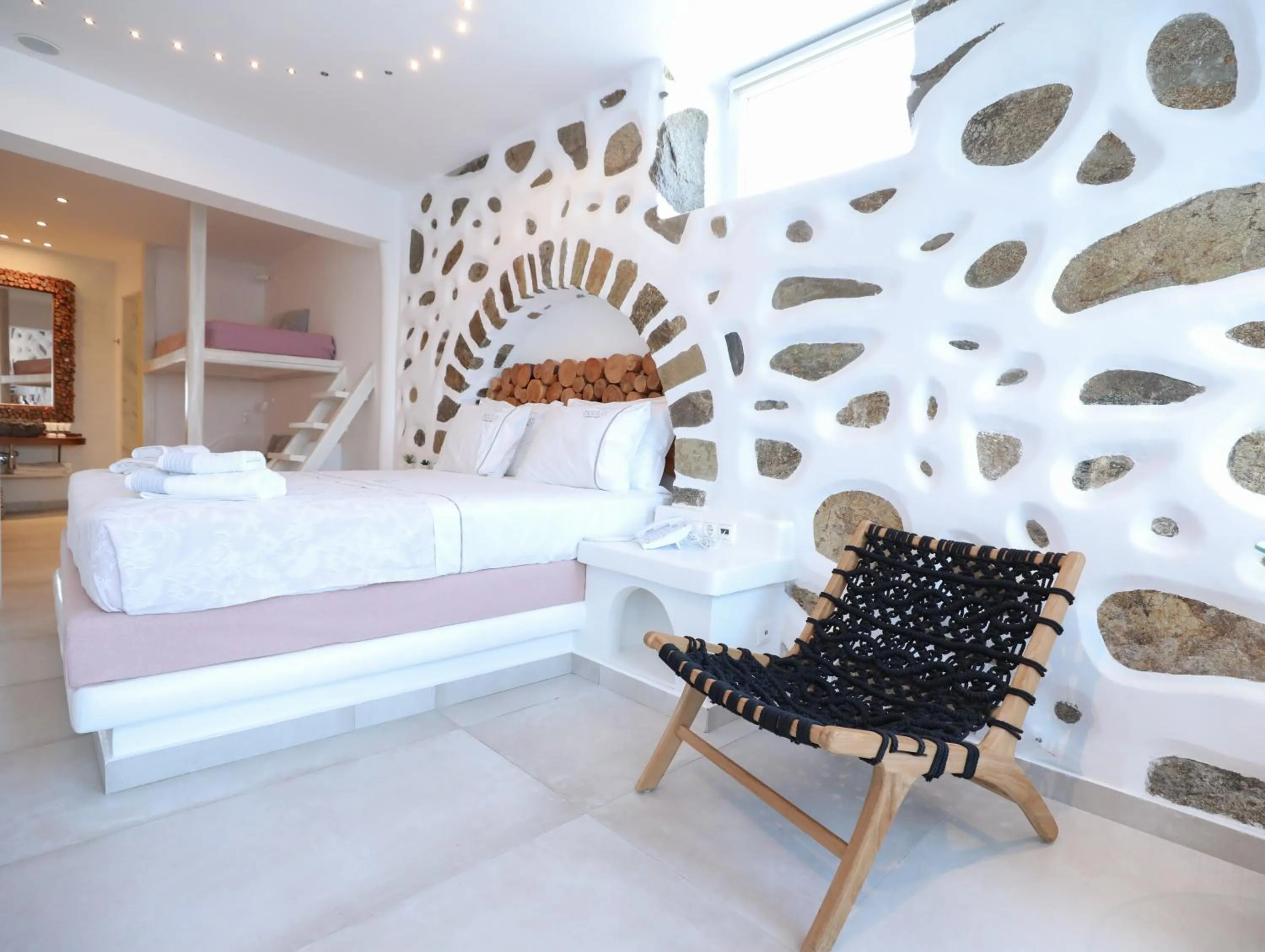 Photo of the whole room, Bed in Ibiscus Boutique