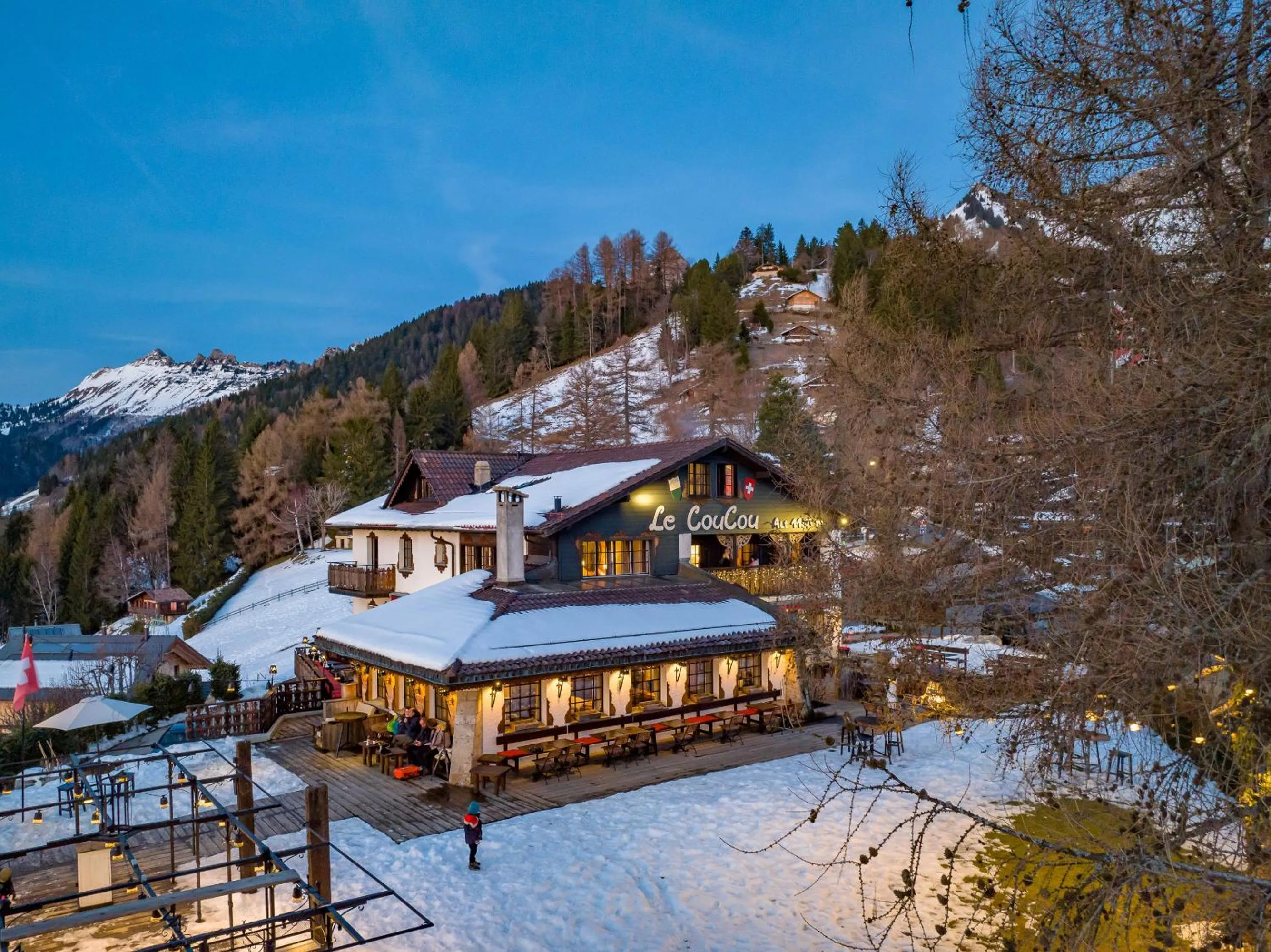 Property building in Le Coucou Hotel Restaurant & Lounge-Bar