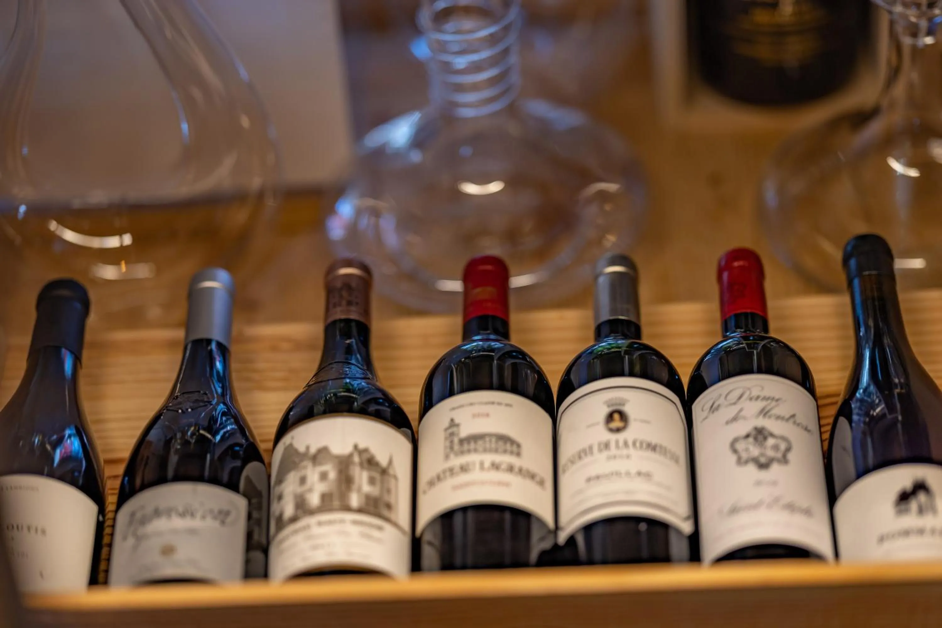 Lounge or bar in Le Coucou Hotel Restaurant & Lounge-Bar