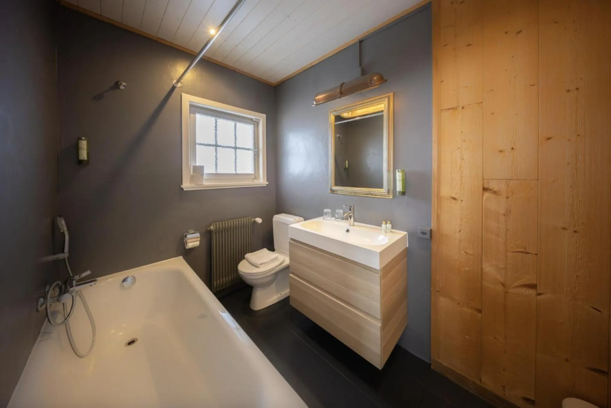 Le Coucou Hotel Restaurant & Lounge-Bar