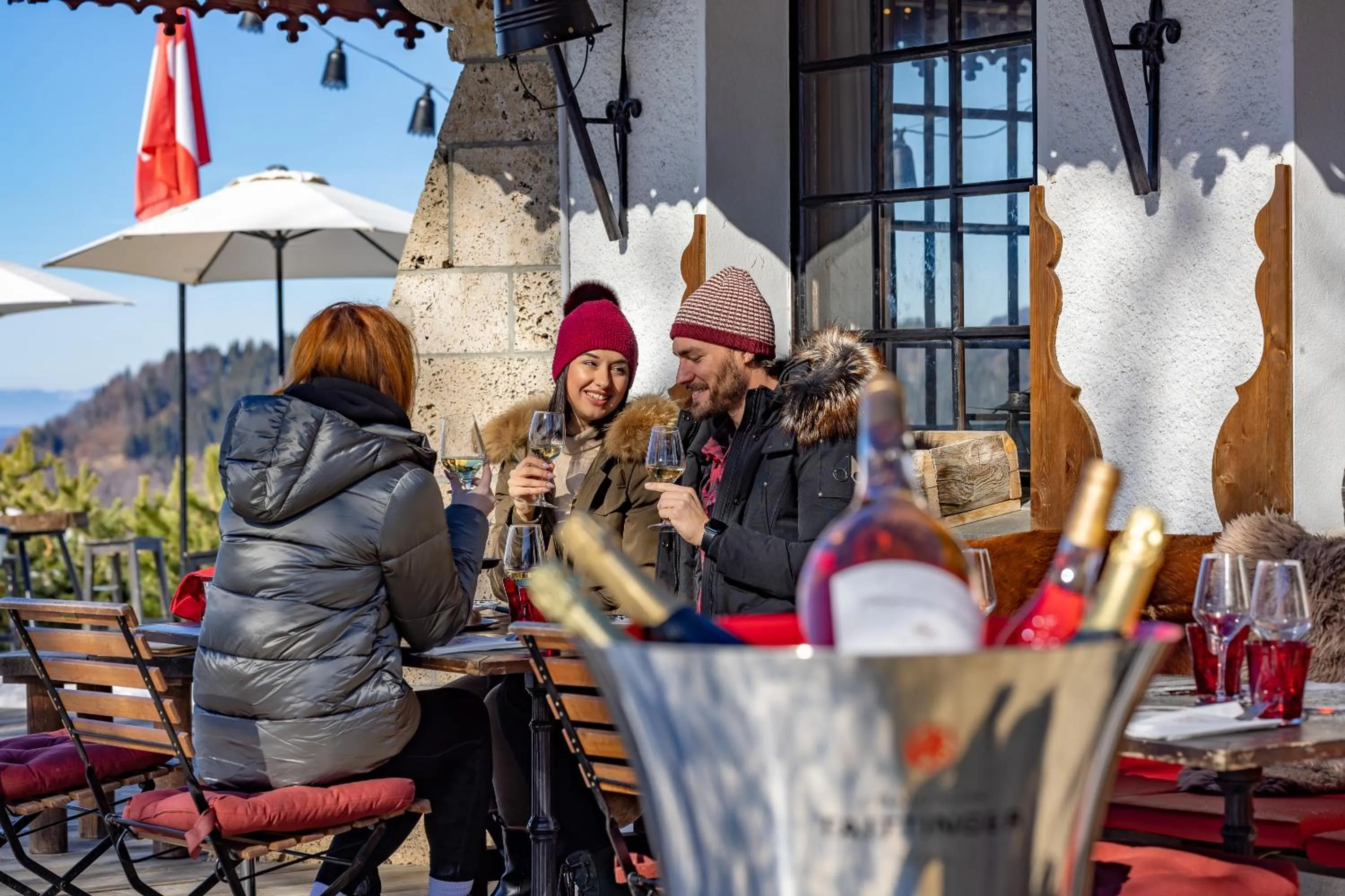 Restaurant/places to eat in Le Coucou Hotel Restaurant & Lounge-Bar