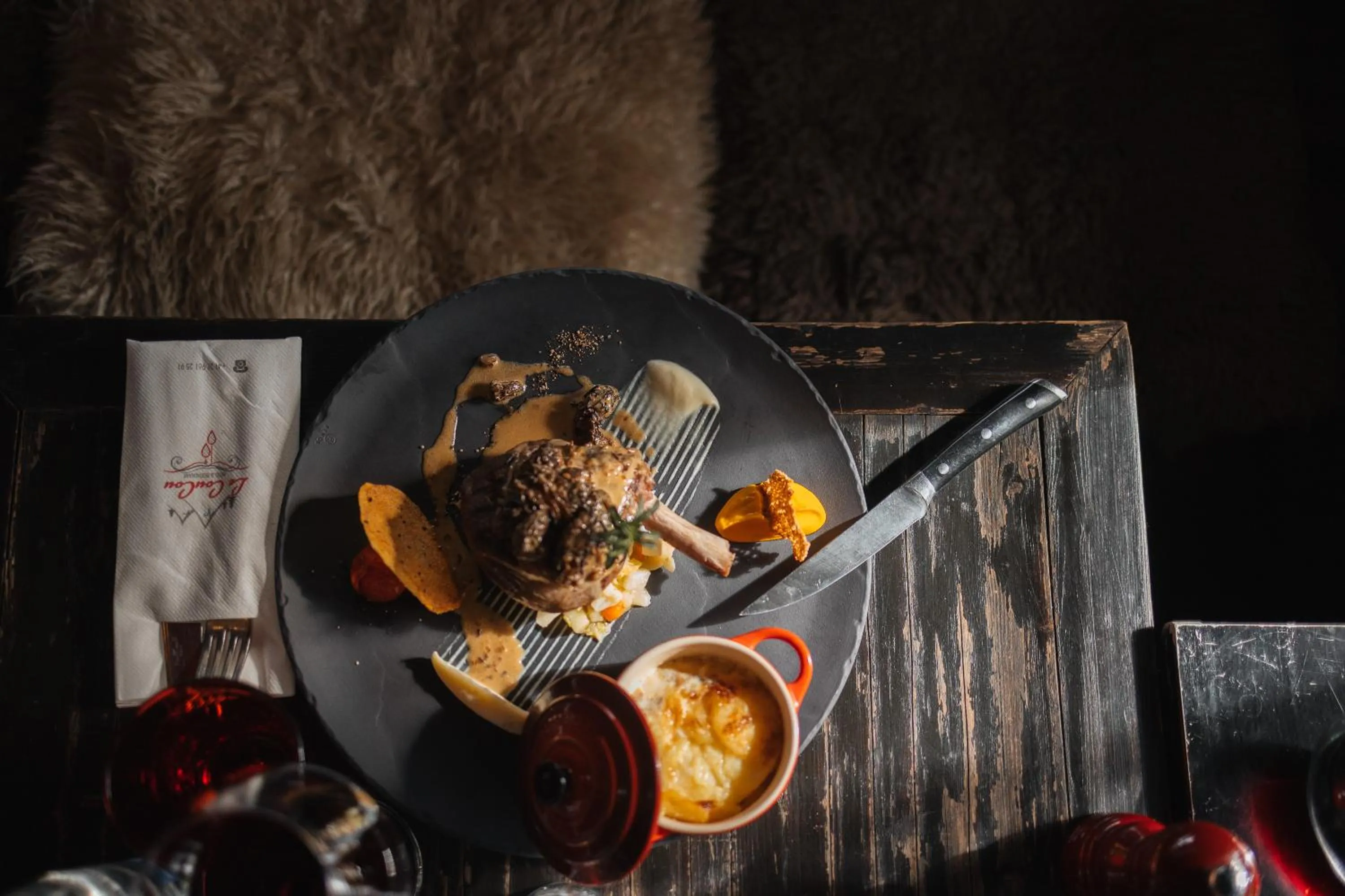 Food and drinks in Le Coucou Hotel Restaurant & Lounge-Bar