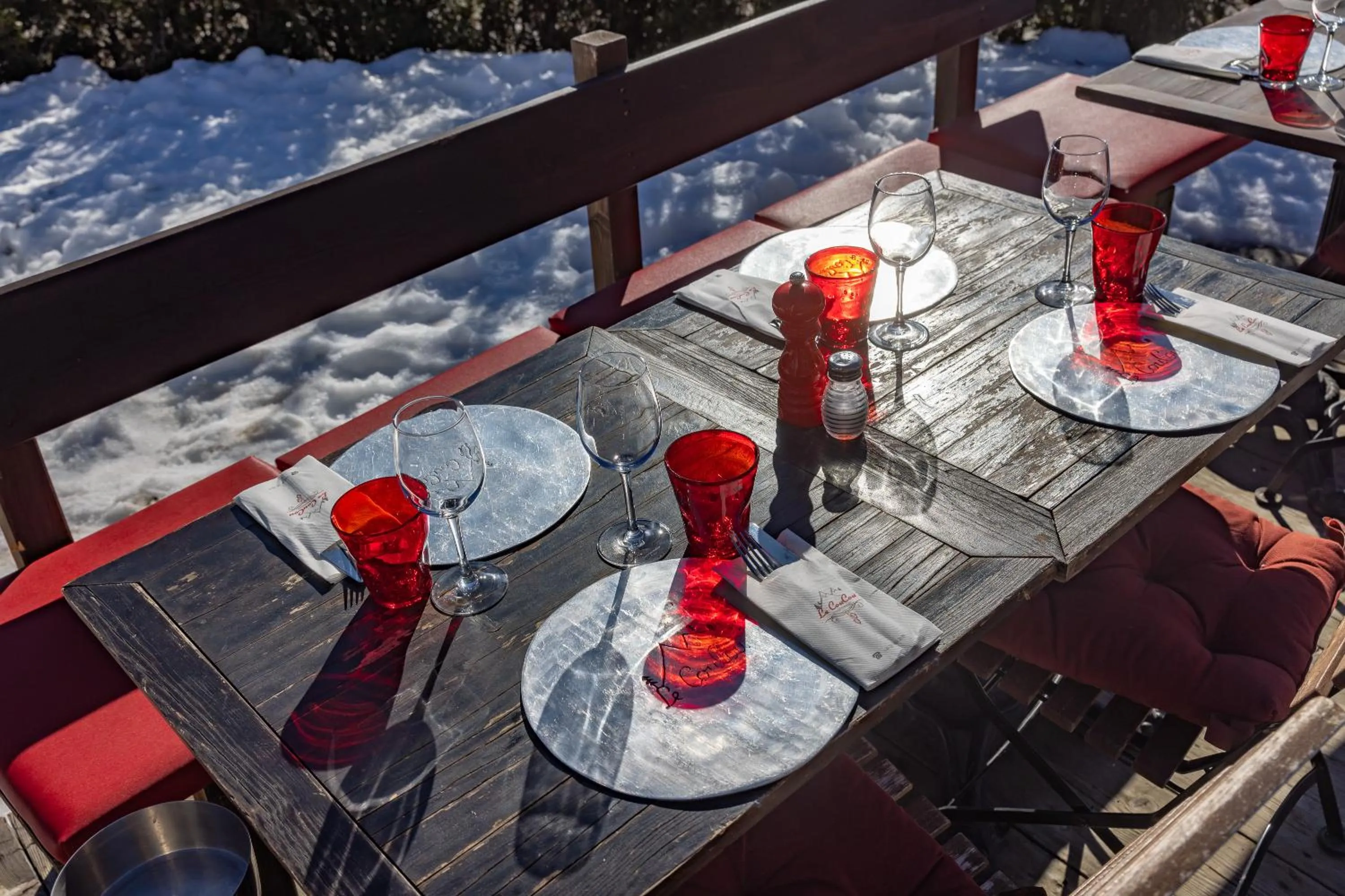 Food and drinks in Le Coucou Hotel Restaurant & Lounge-Bar