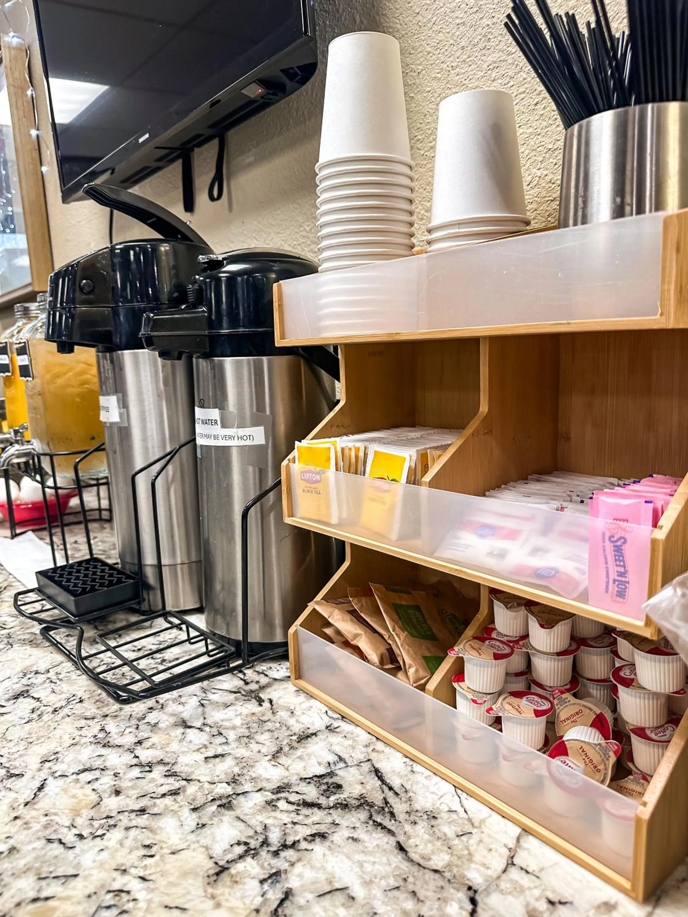 Breakfast in Americas Inn & Suite