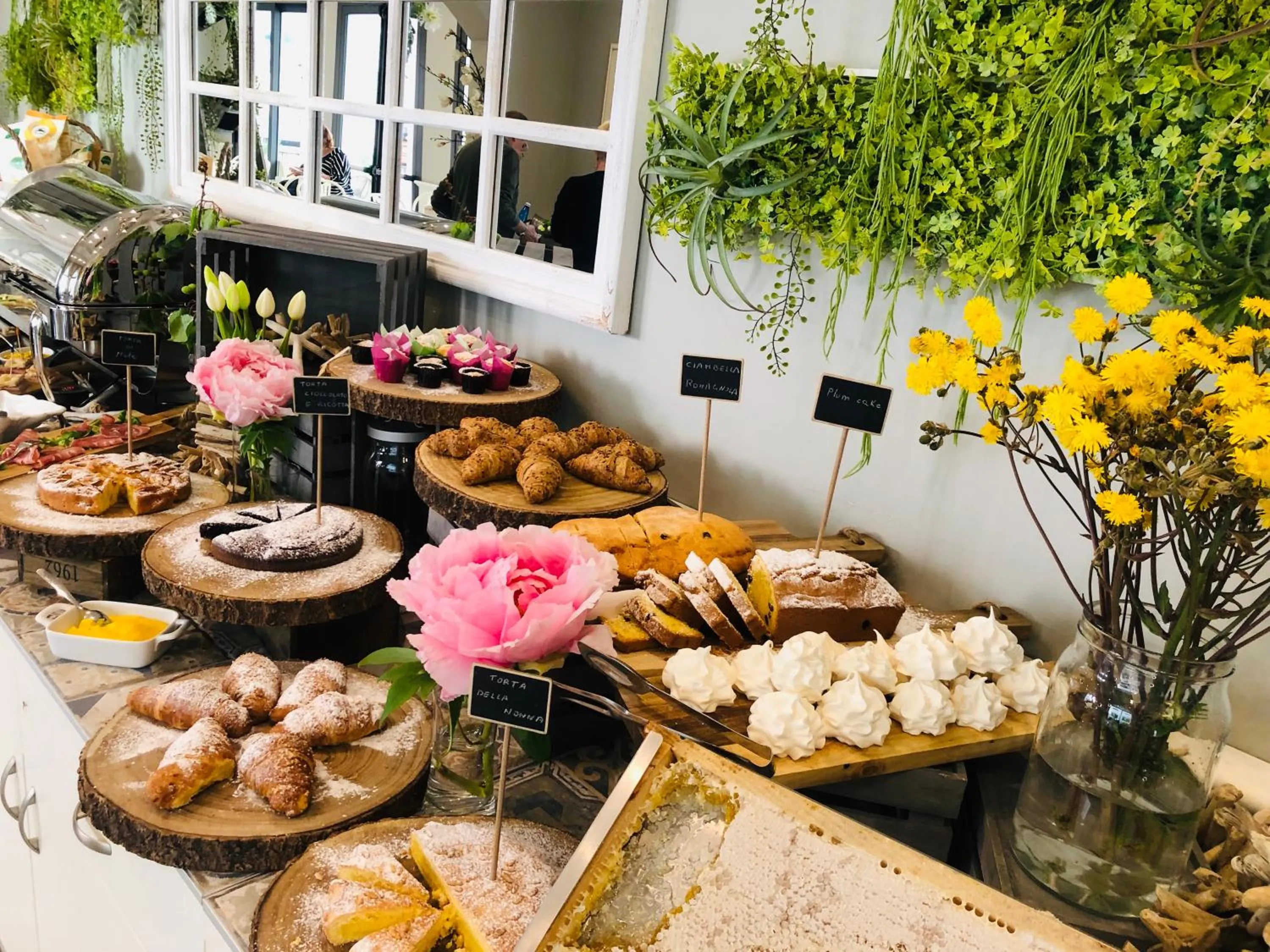 Buffet breakfast in Hotel La Conchiglia