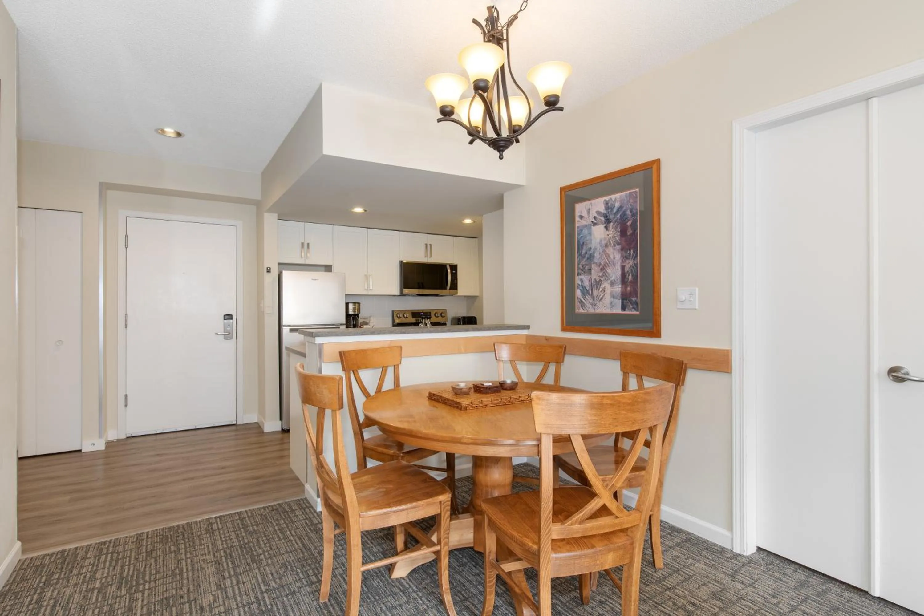 Dining area in Tyndall Stone Lodge by Whiski Jack