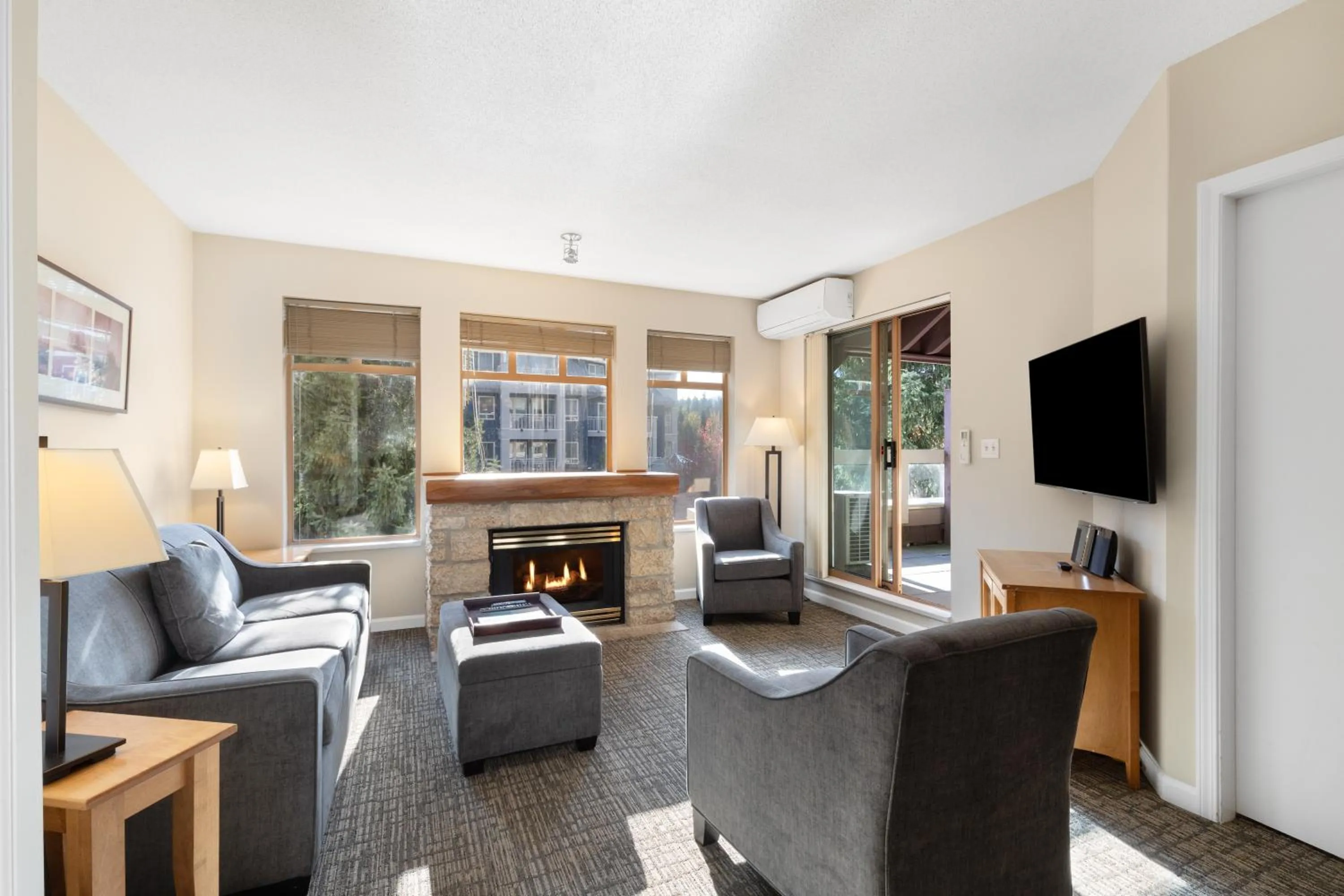 Living room in Tyndall Stone Lodge by Whiski Jack