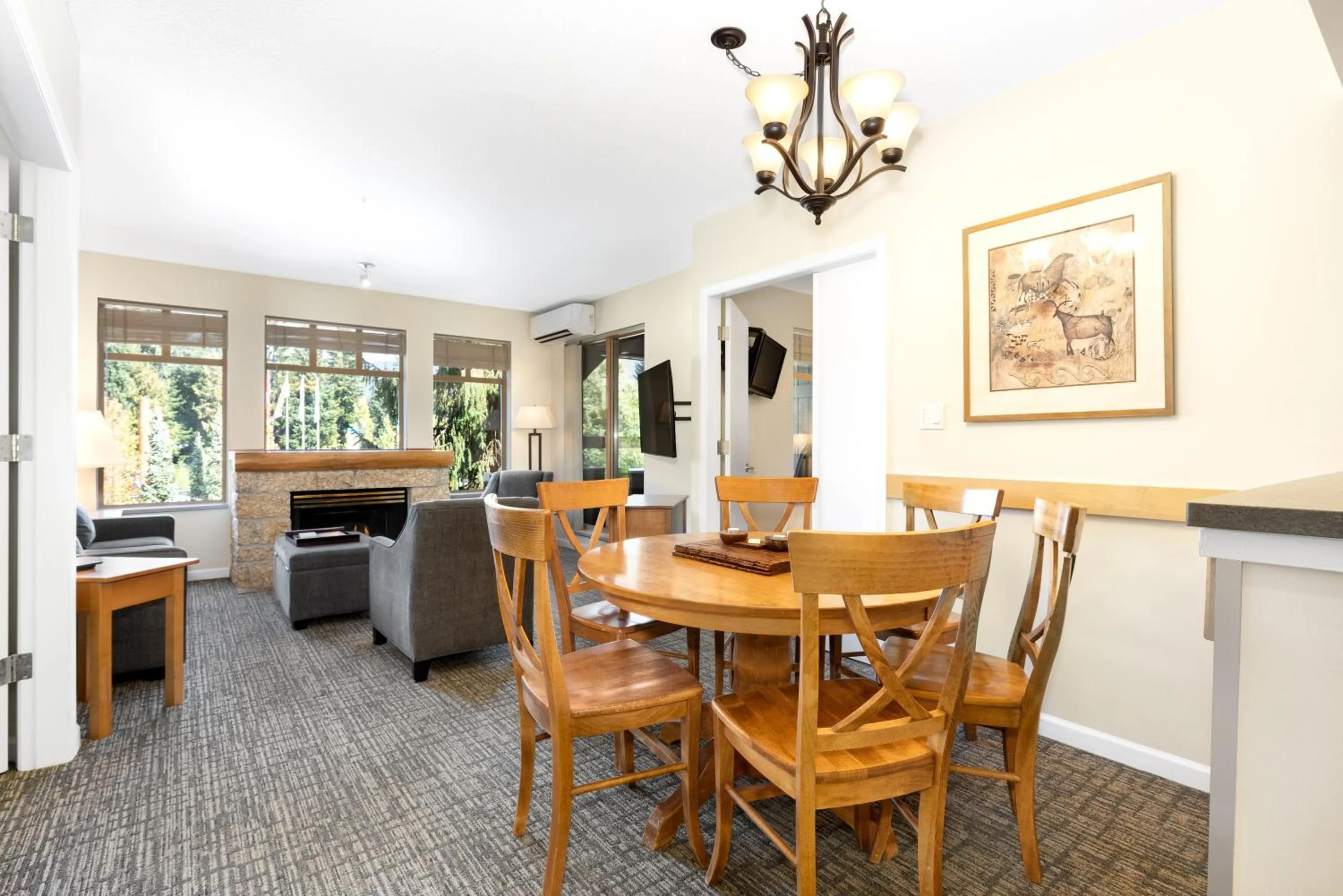 Living room in Tyndall Stone Lodge by Whiski Jack