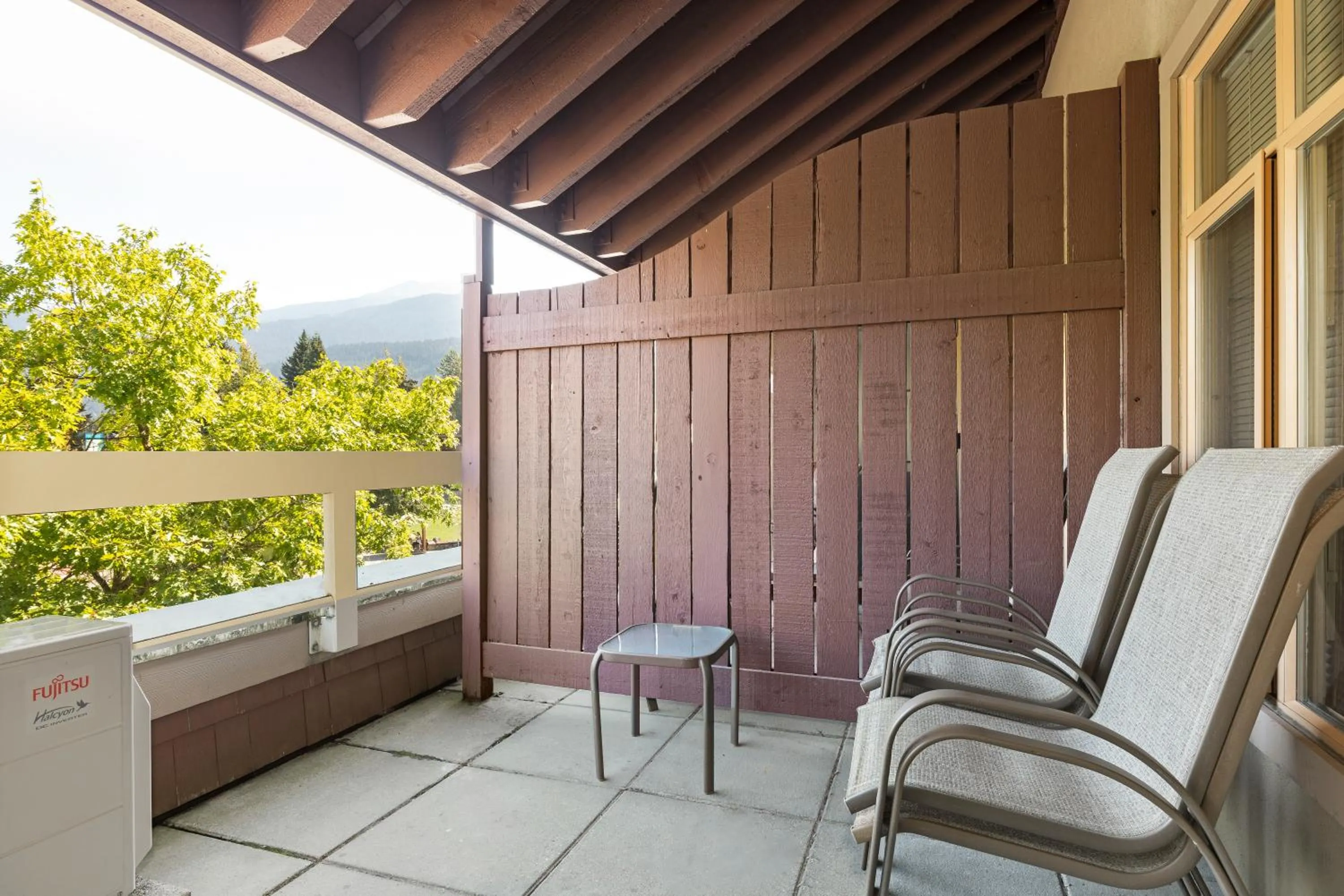 Balcony/Terrace in Tyndall Stone Lodge by Whiski Jack