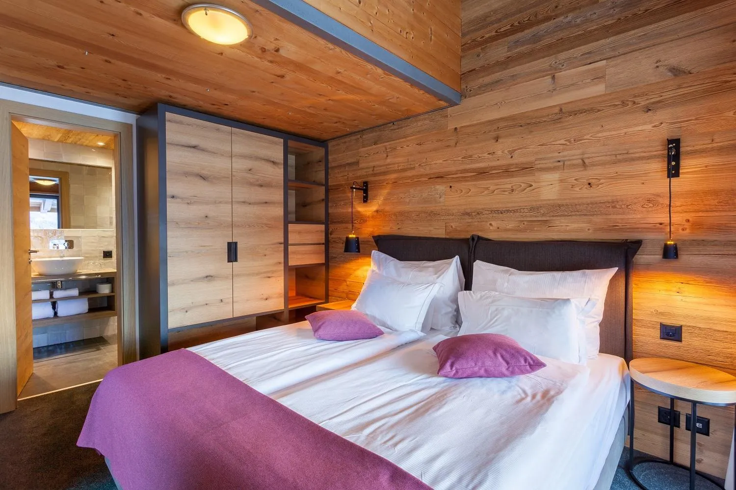 Bed in 22 Summits Apartments