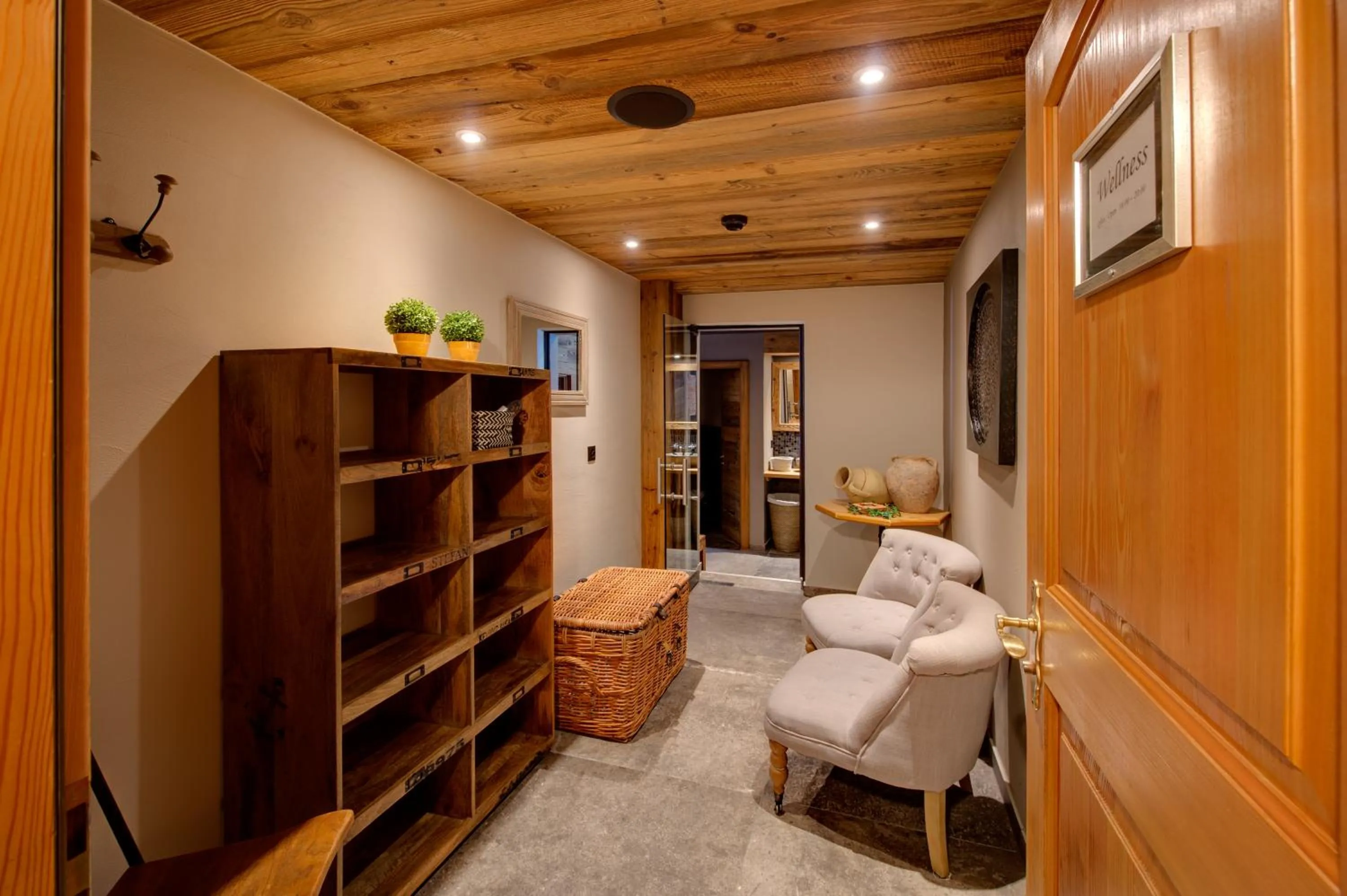 Seating area in 22 Summits Apartments