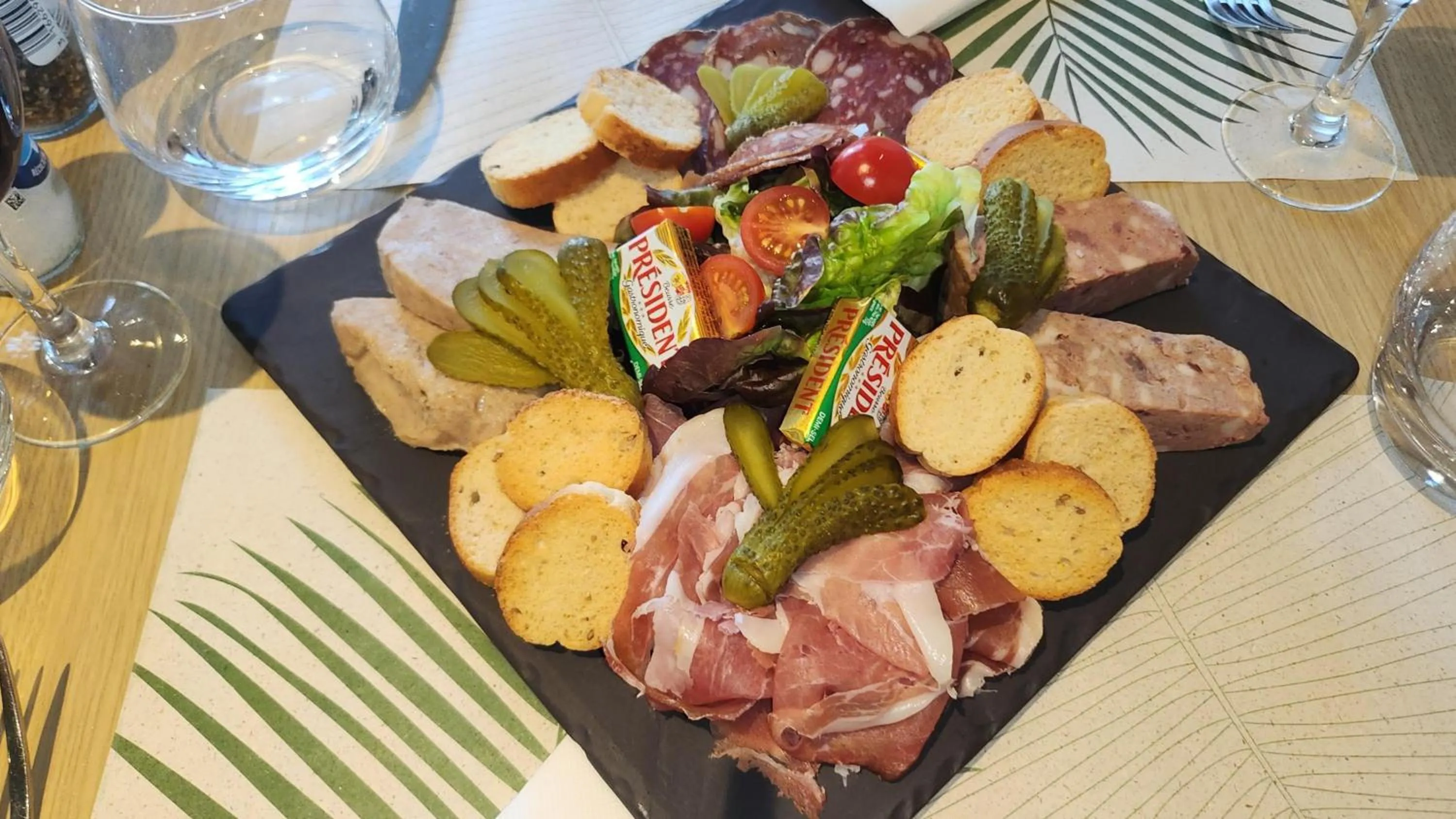 Restaurant/places to eat in Hôtel Relais d'Étretat