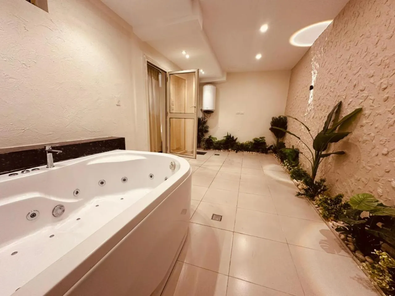 Bath in Giza Pyramids Inn