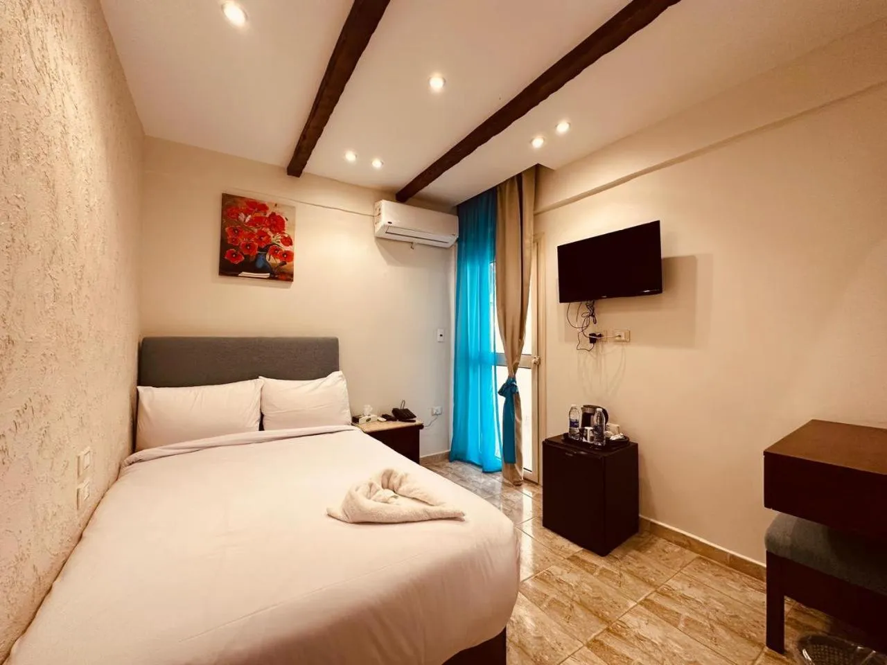 Bed in Giza Pyramids Inn