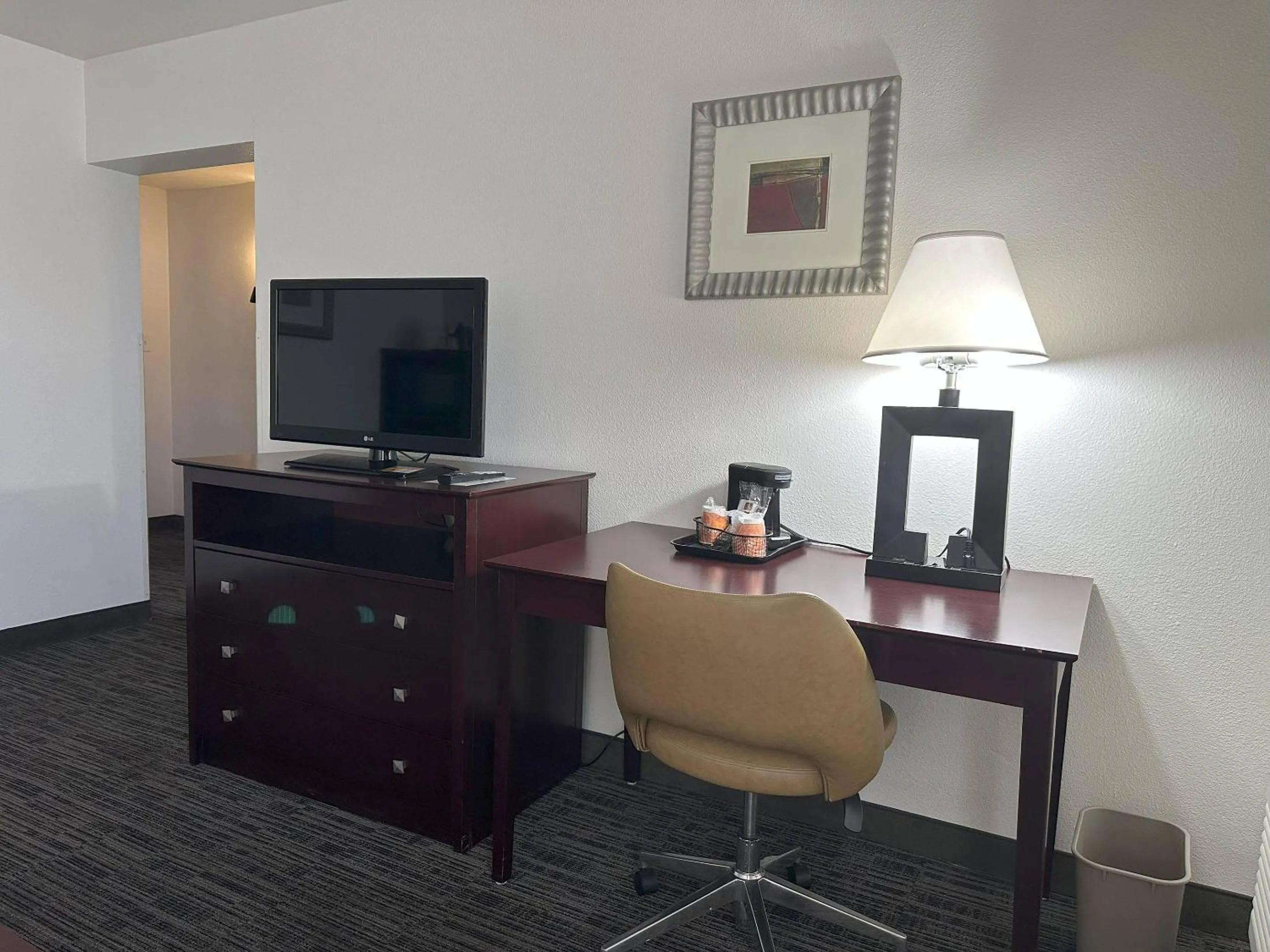 Bedroom in Quality Inn & Suites Everett