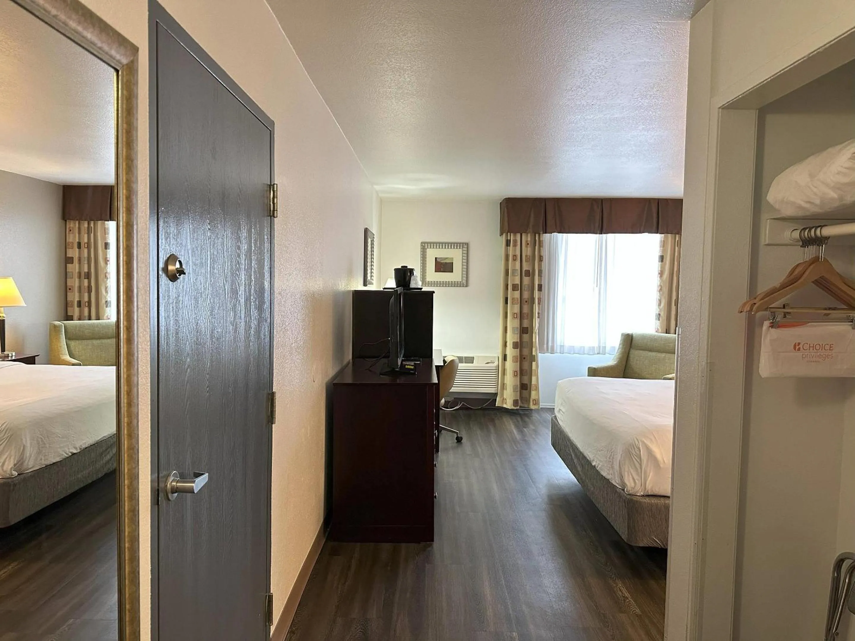 Bedroom, Bed in Quality Inn & Suites Everett