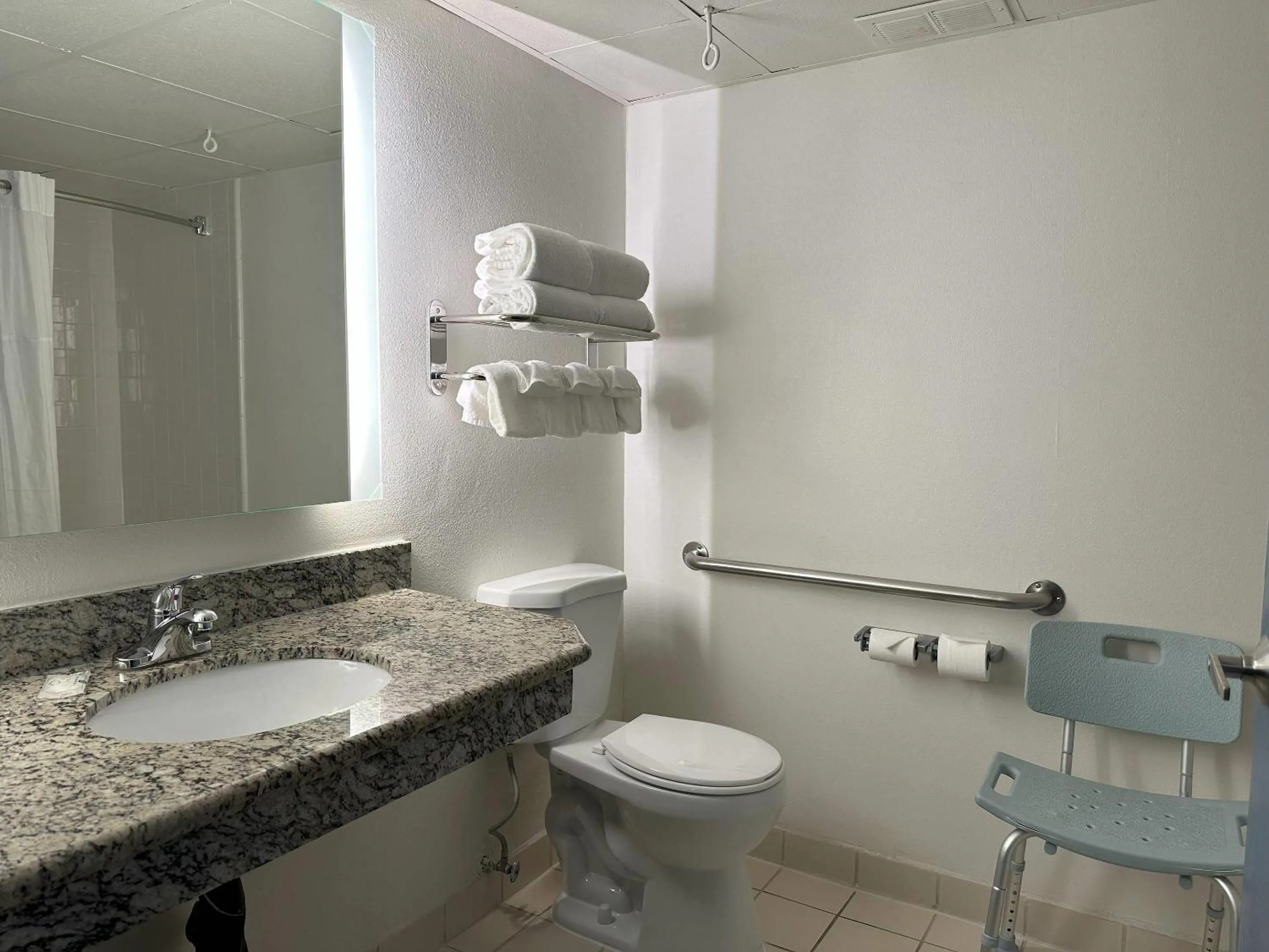 Bedroom in Quality Inn & Suites Everett