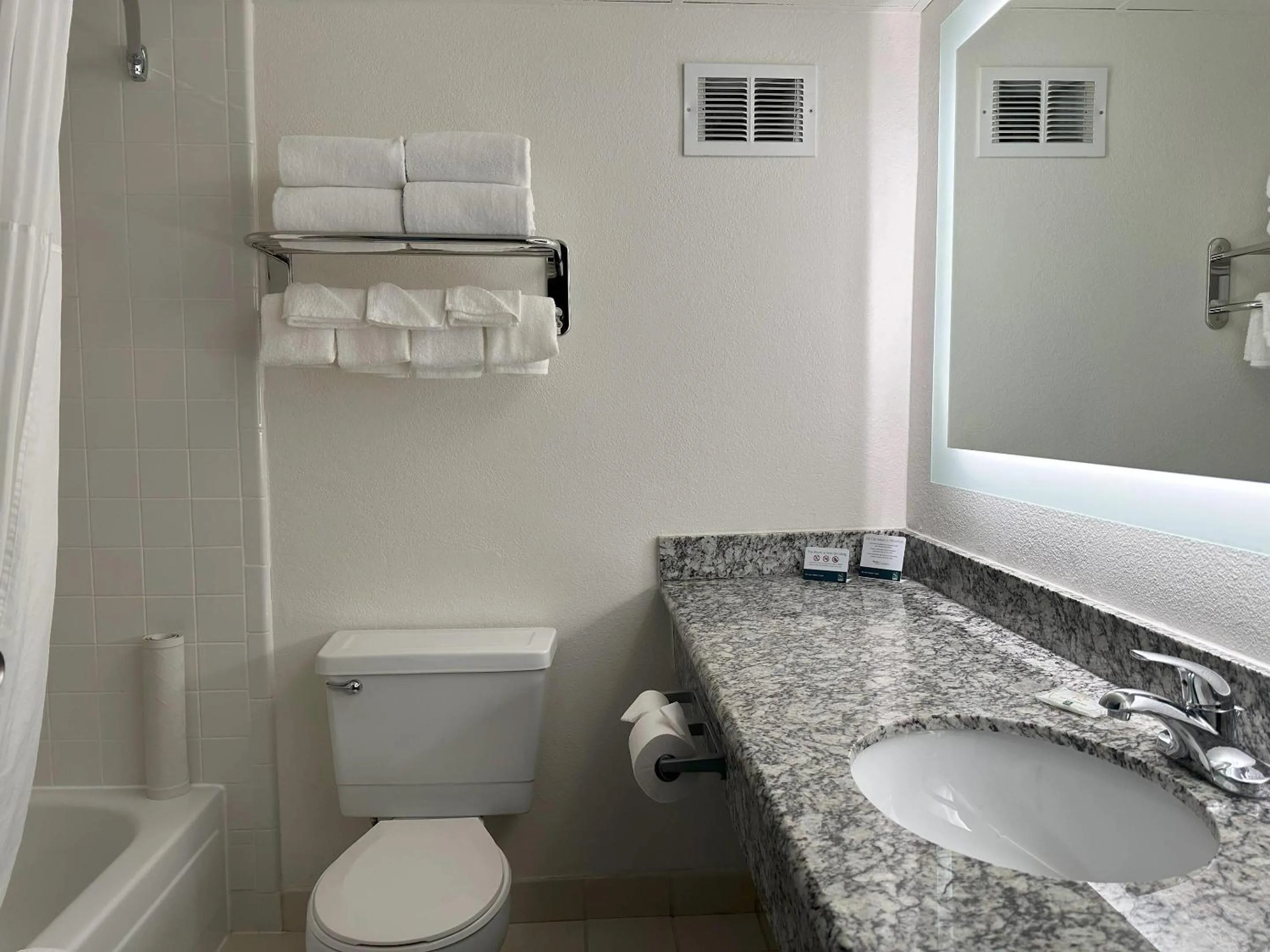 Bedroom in Quality Inn & Suites Everett