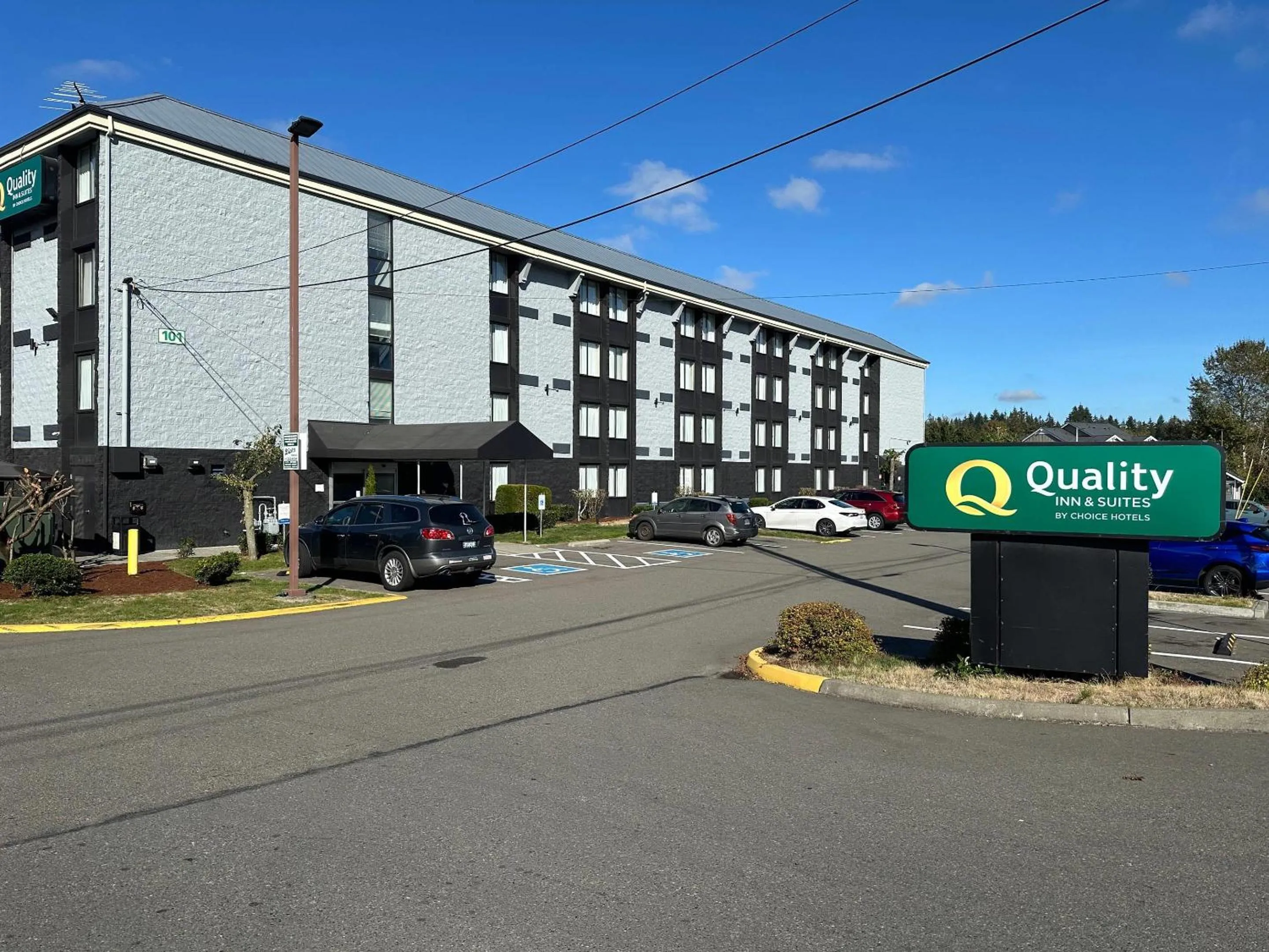 Property building in Quality Inn & Suites Everett
